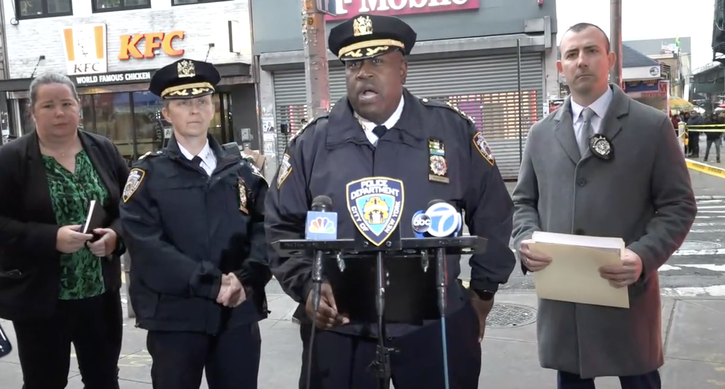 NYPD fatally shoots man on Roosevelt Avenue