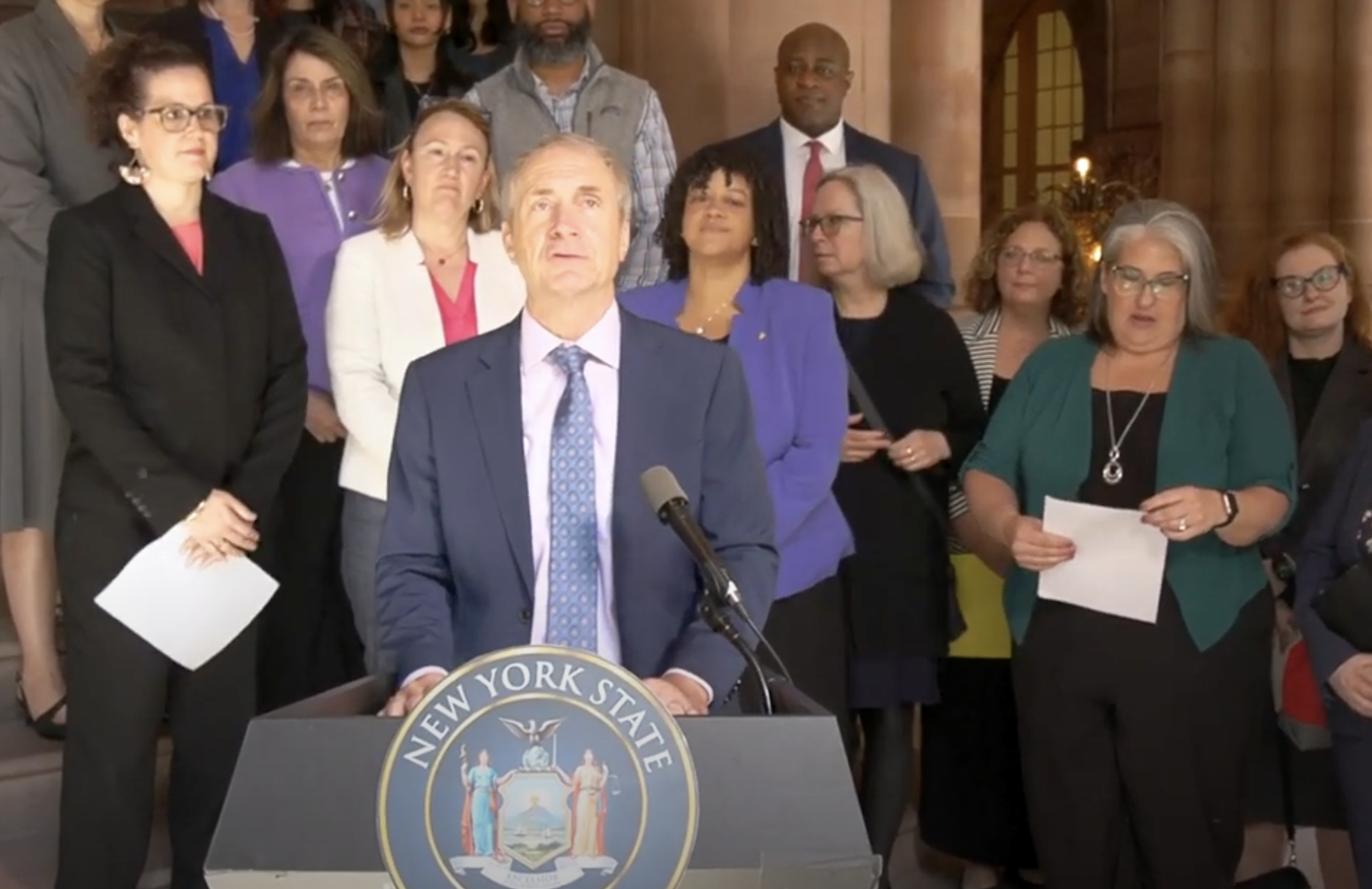 Lawmakers look to lock legal services fund after gov’s sweep