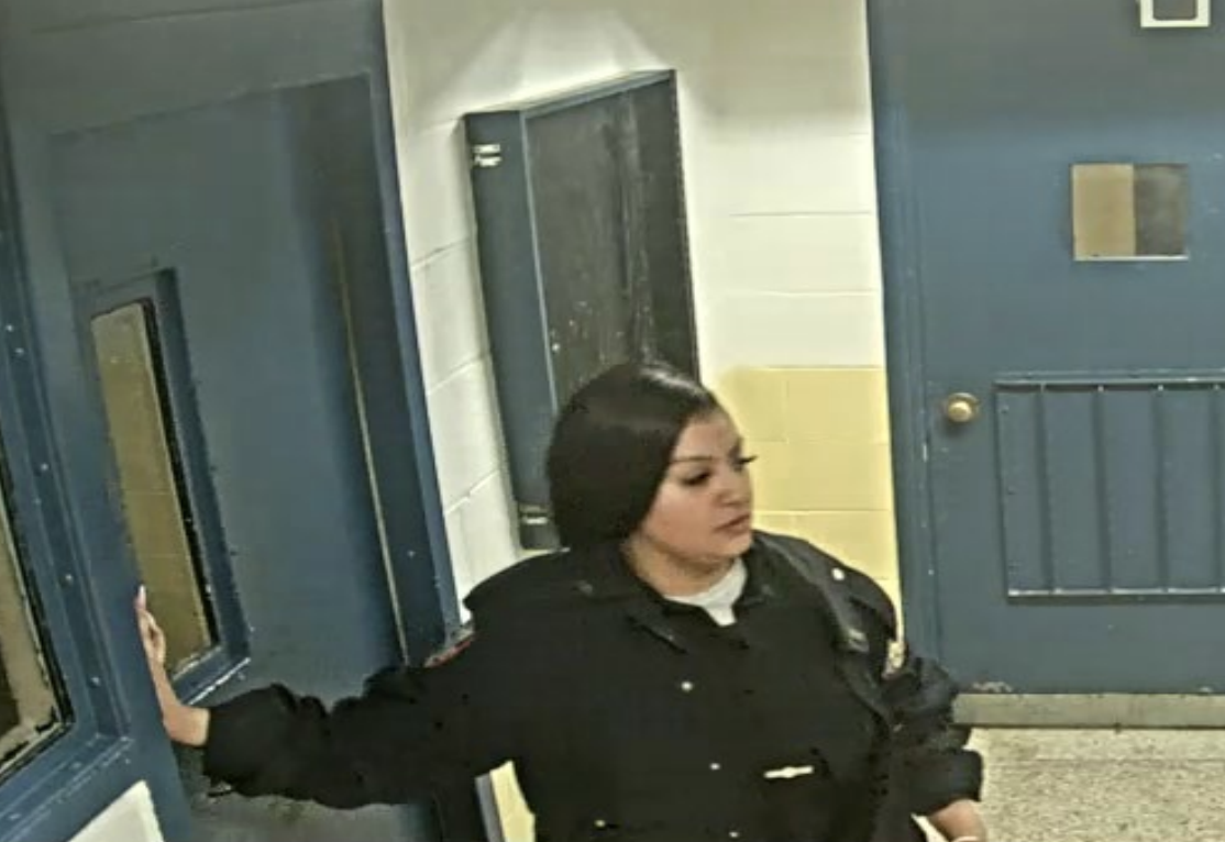 Officer cuffed for smuggling drugs into Rikers