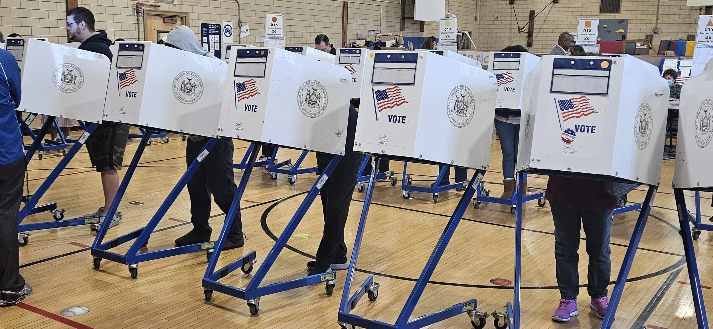 Queens votes: Top of ticket dominates election day as ballot scanners malfunction throughout borough