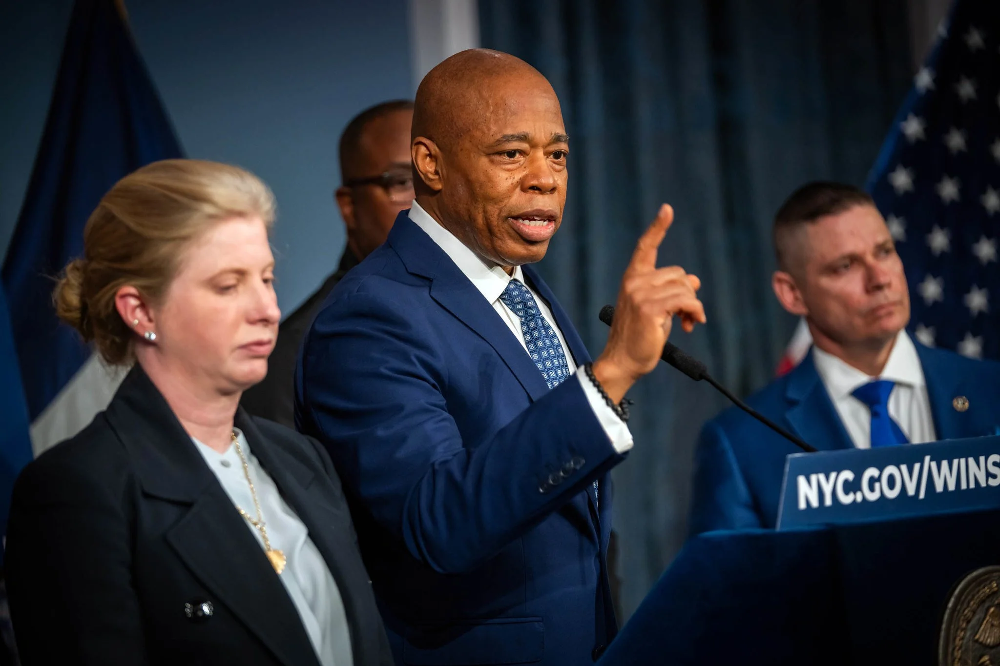 Mayor suggests Rikers should stay open