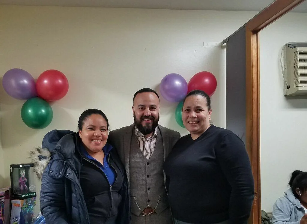Moya backs Henriquez for his seat 