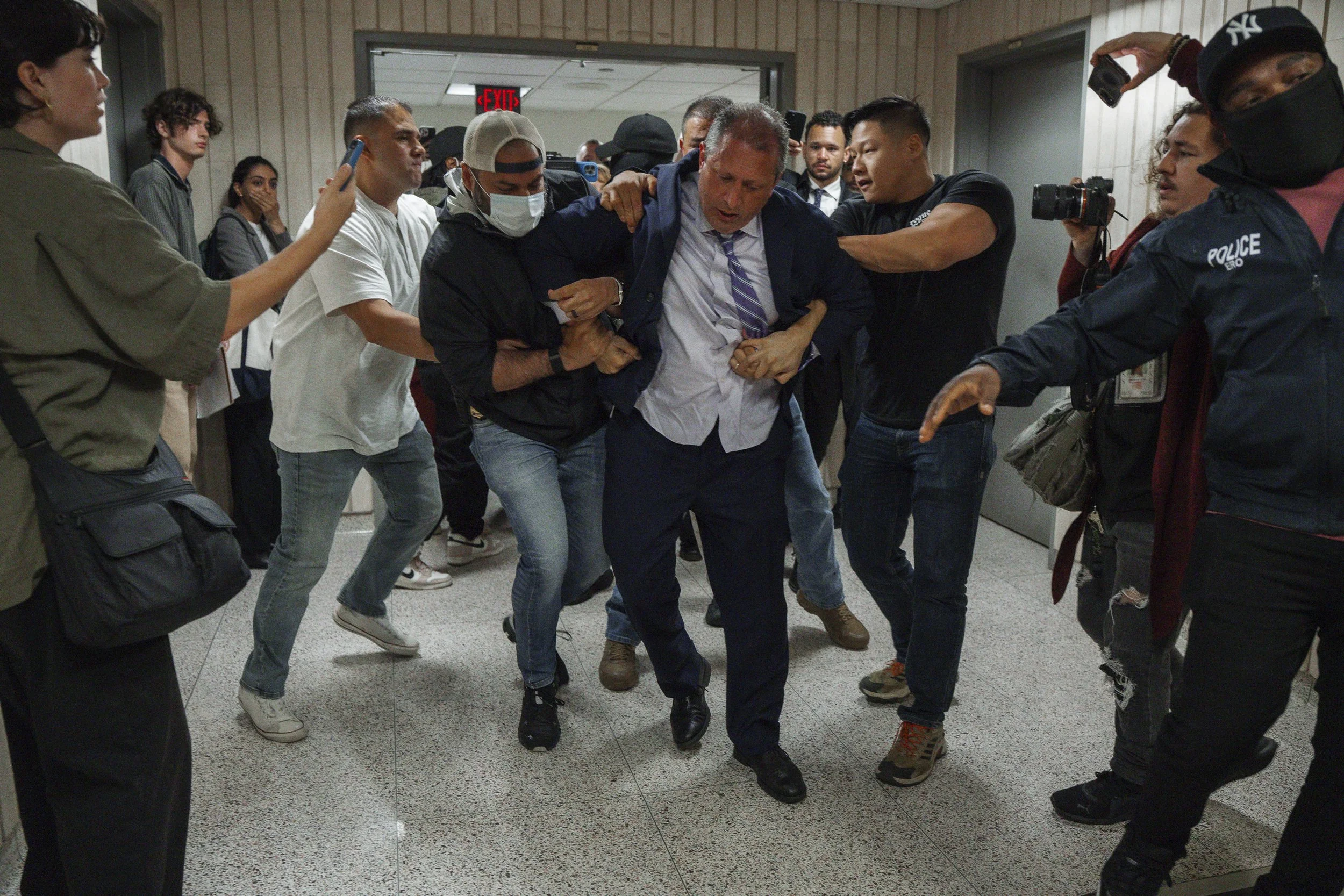 Brad Lander, comptroller and mayoral candidate, detained by ICE 