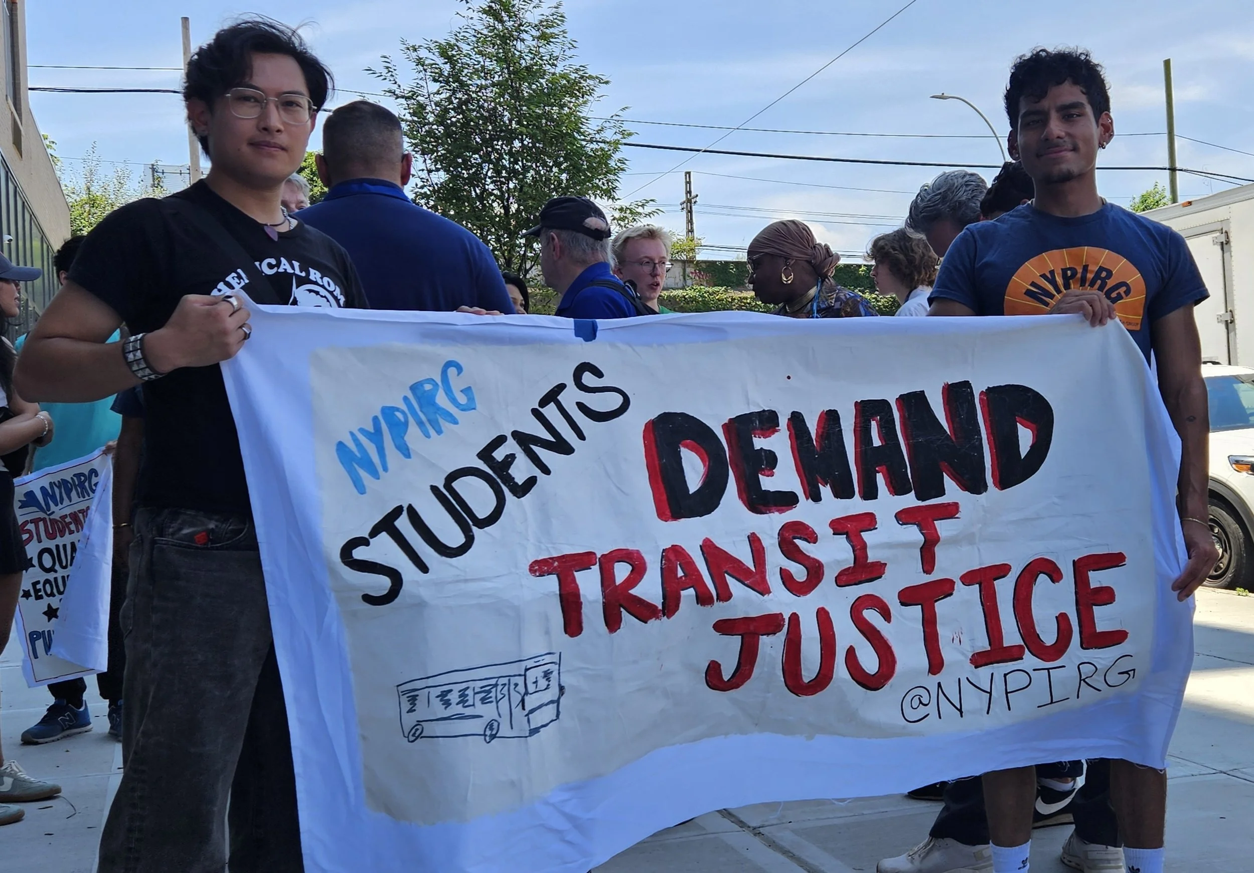 Students rally for QueensLink project