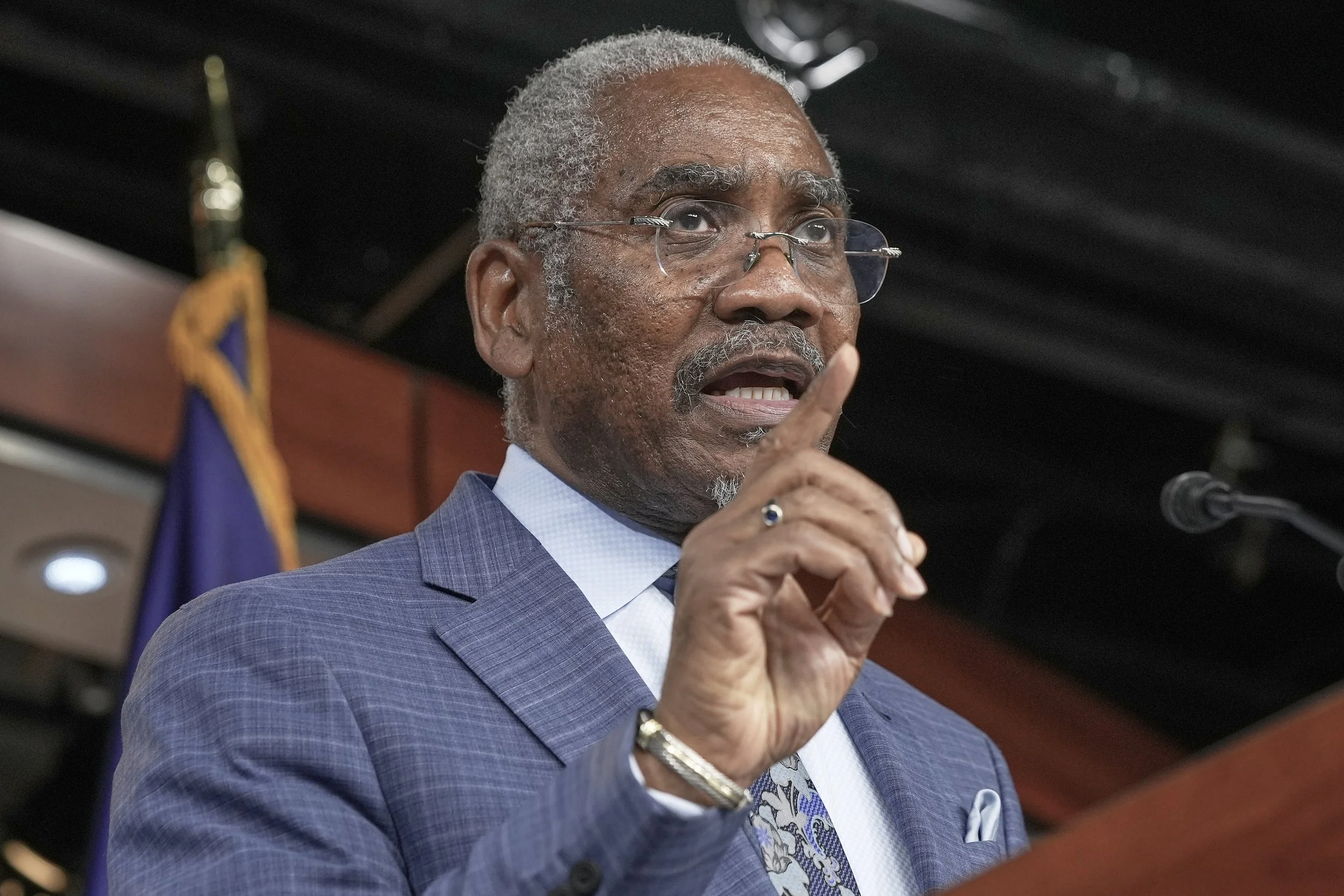 Meeks still mulling over making mayoral endorsement 