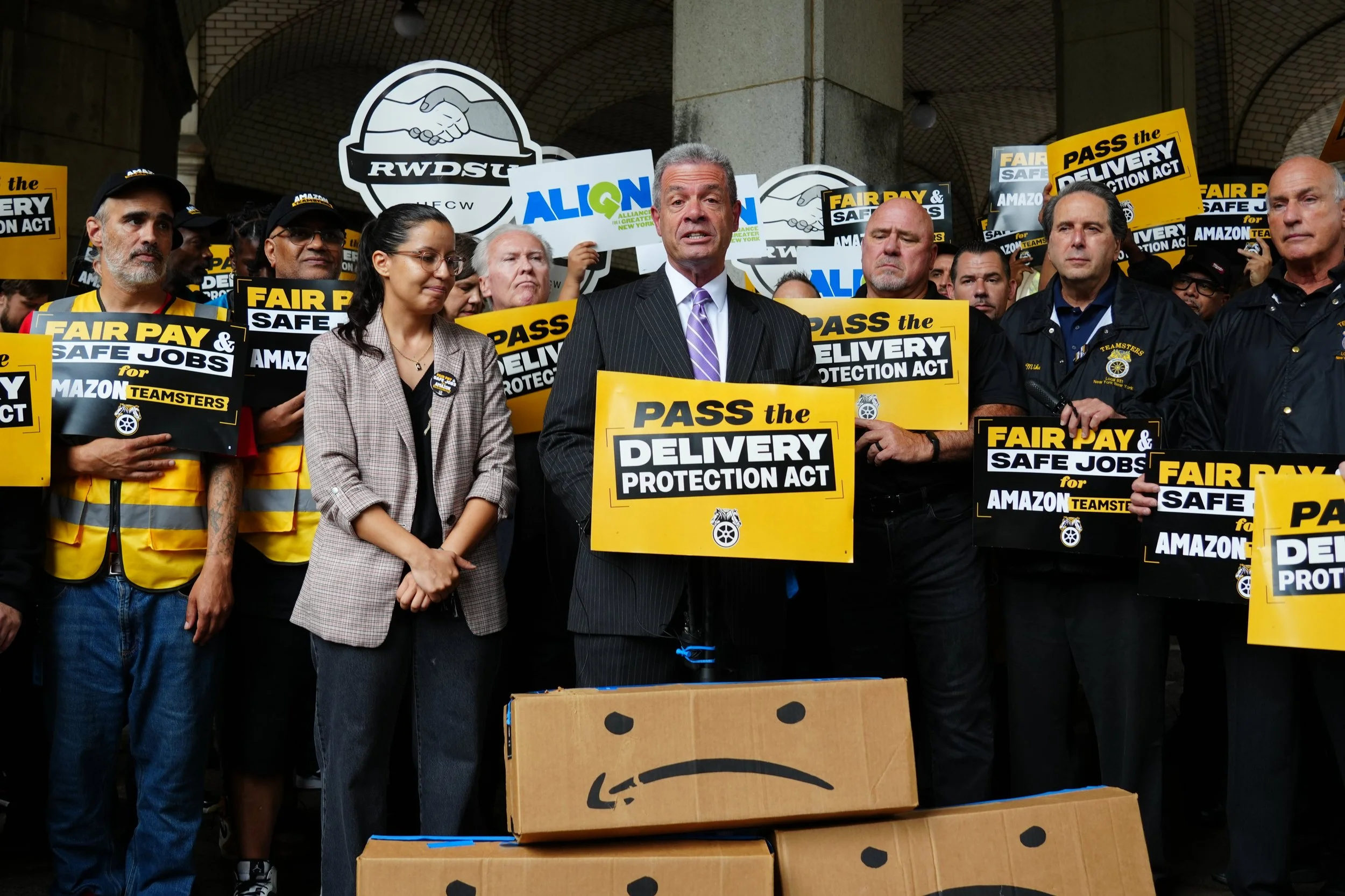 Queens pol intros bill to support third-party Amazon drivers