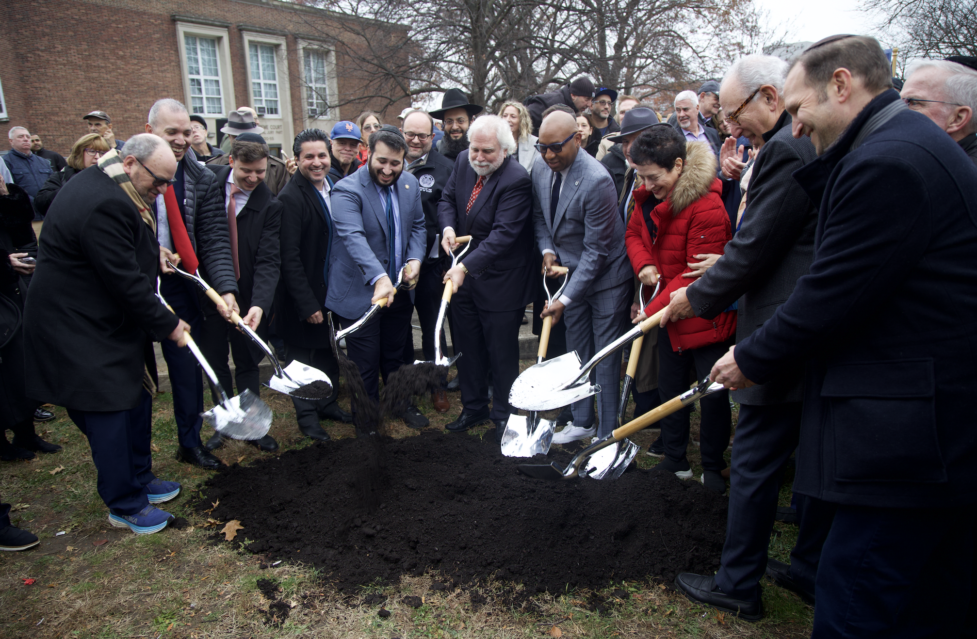 Queens Jewish community breaks ground on Holocaust memorial 