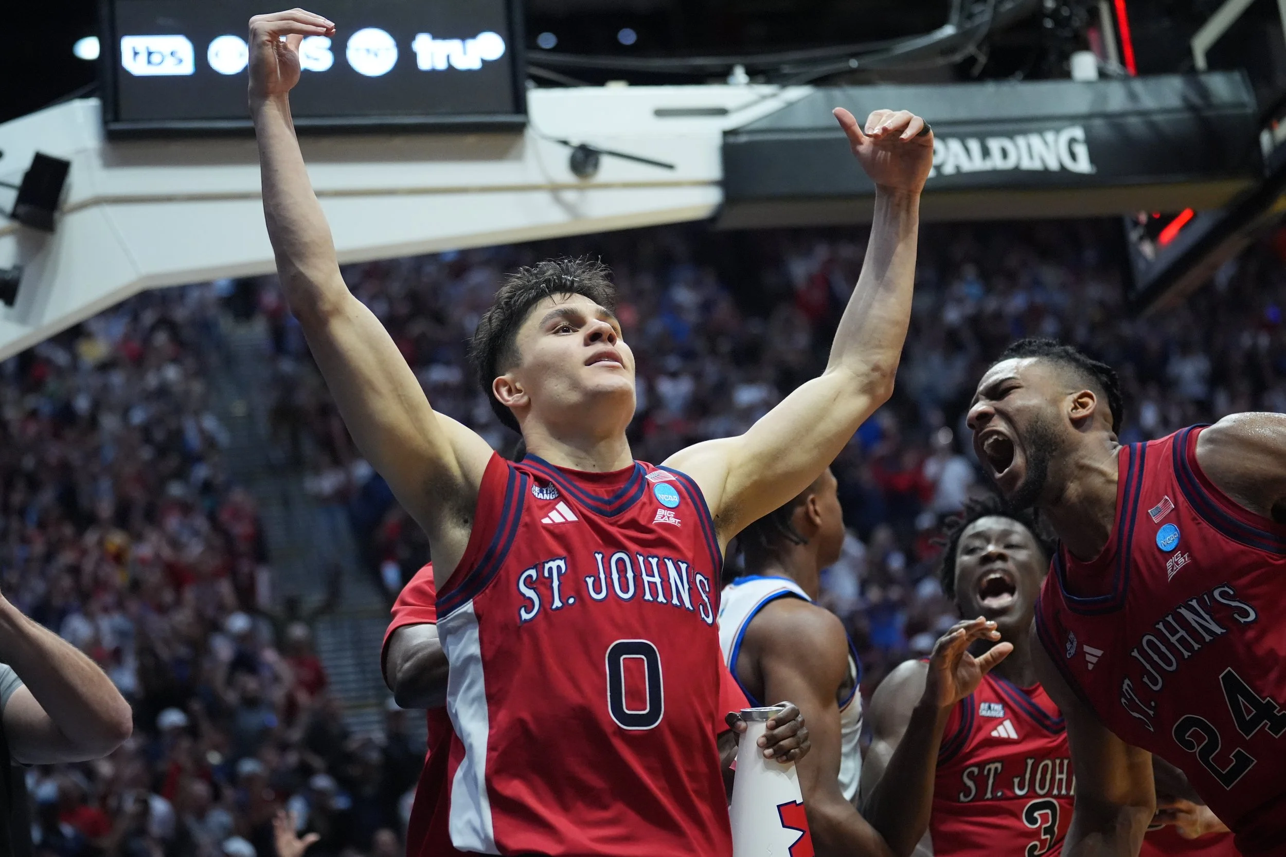 St. John’s advances to Sweet 16 in spectacular fashion 