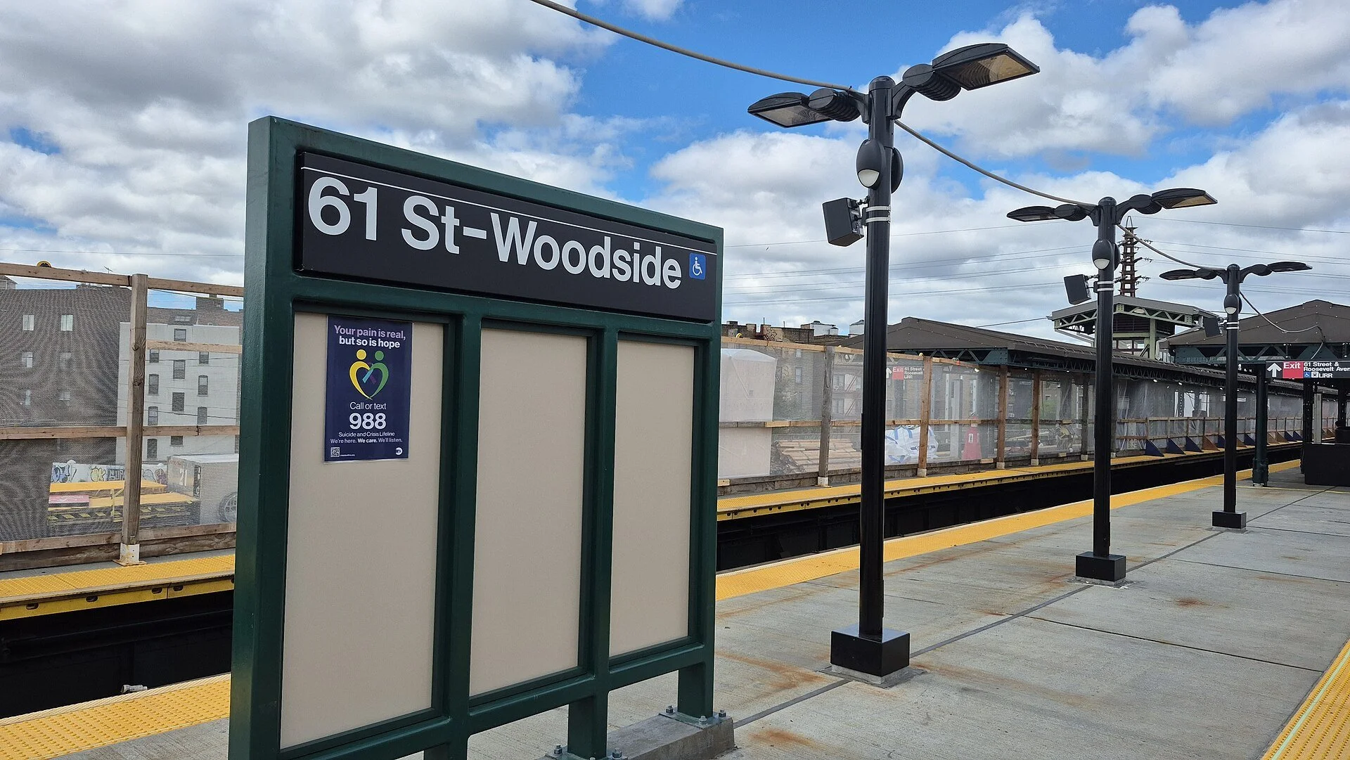Queens officials press MTA to pay attention to poor conditions to transit in Woodside