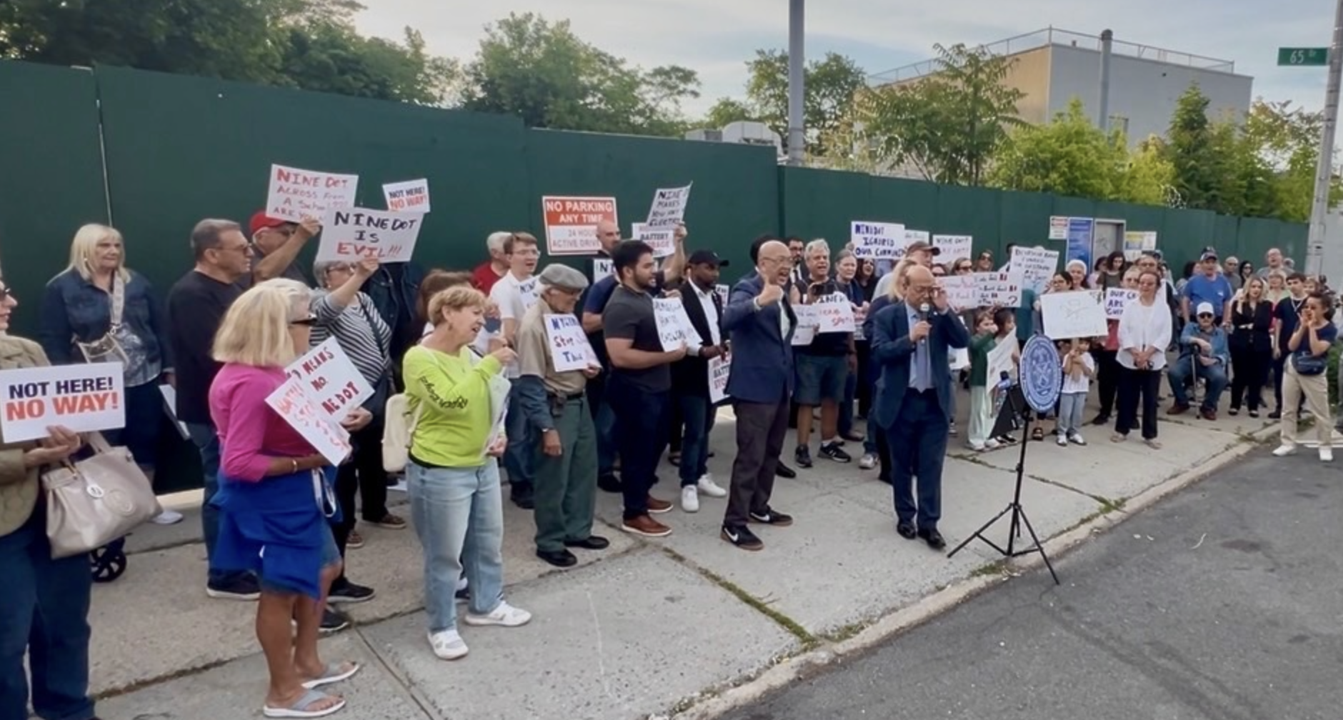 Queens pol wants Hochul to pass moratorium on battery storage sites 