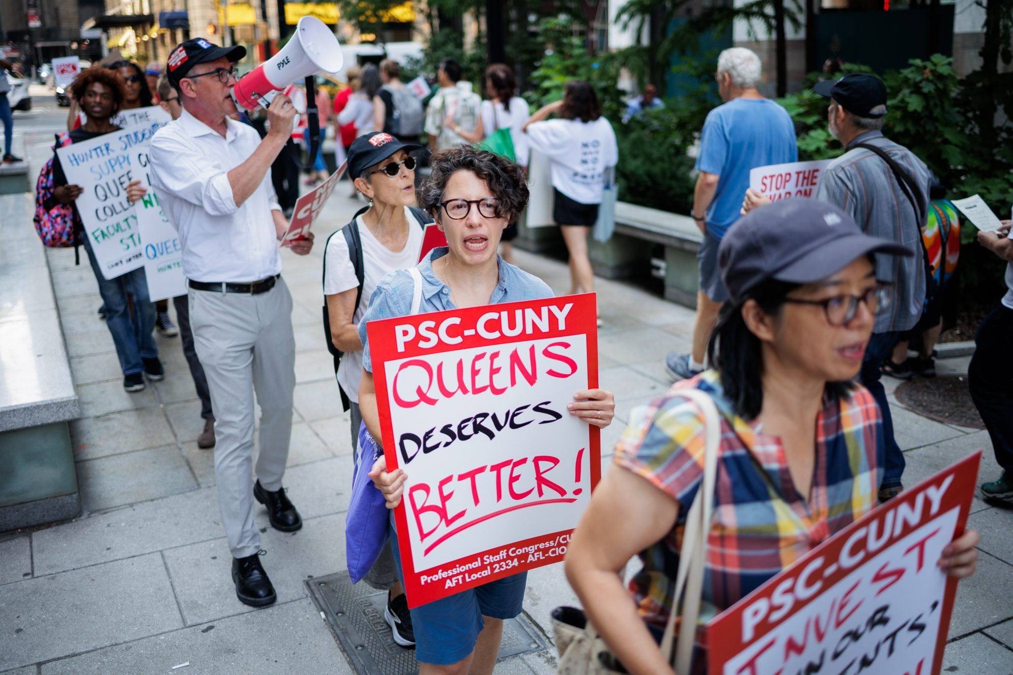 Queens College faculty calls for CUNY to reverse cuts 