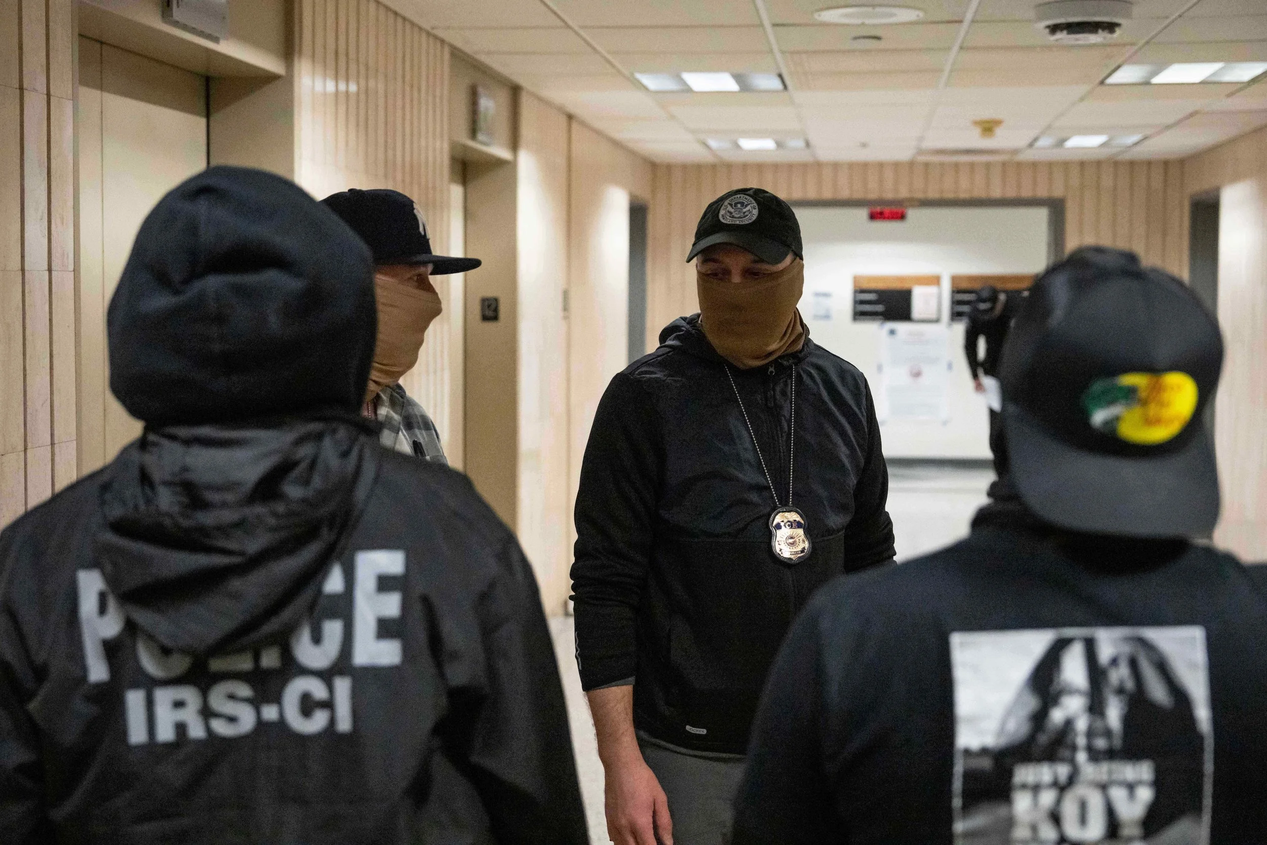 Judge kills state law that prohibits ICE from wearing masks 