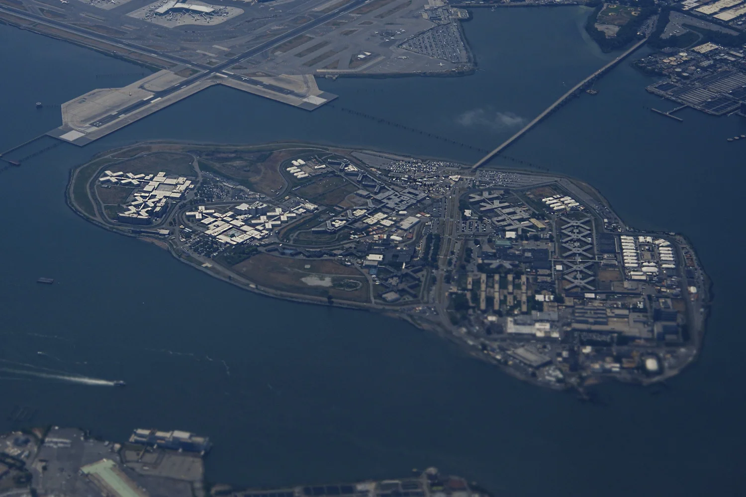 City cannot shut Rikers by 2027, landmark report finds — Queens Daily Eagle