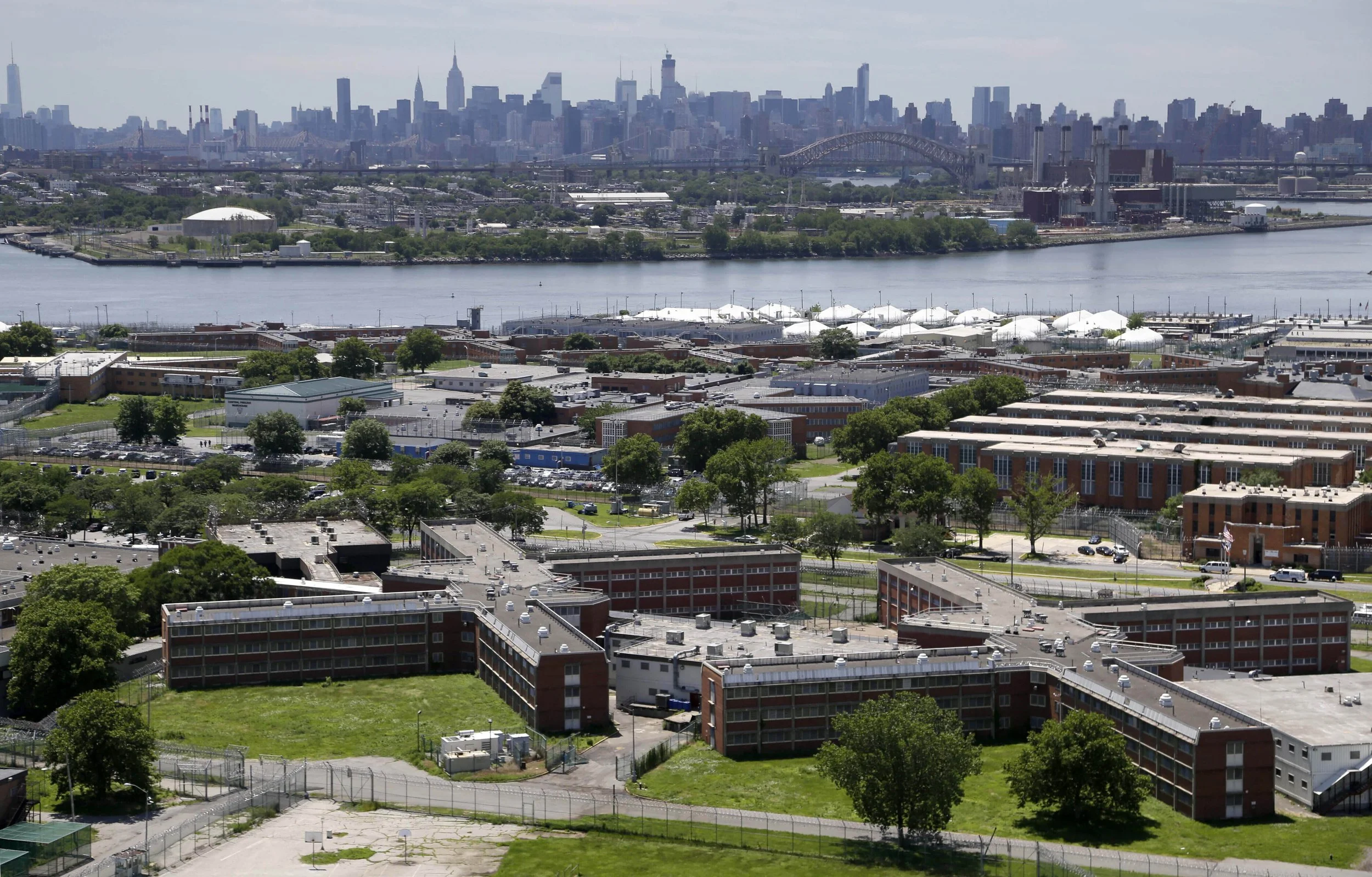 Detainee dies on Rikers Island as new leadership takes over troubled ...