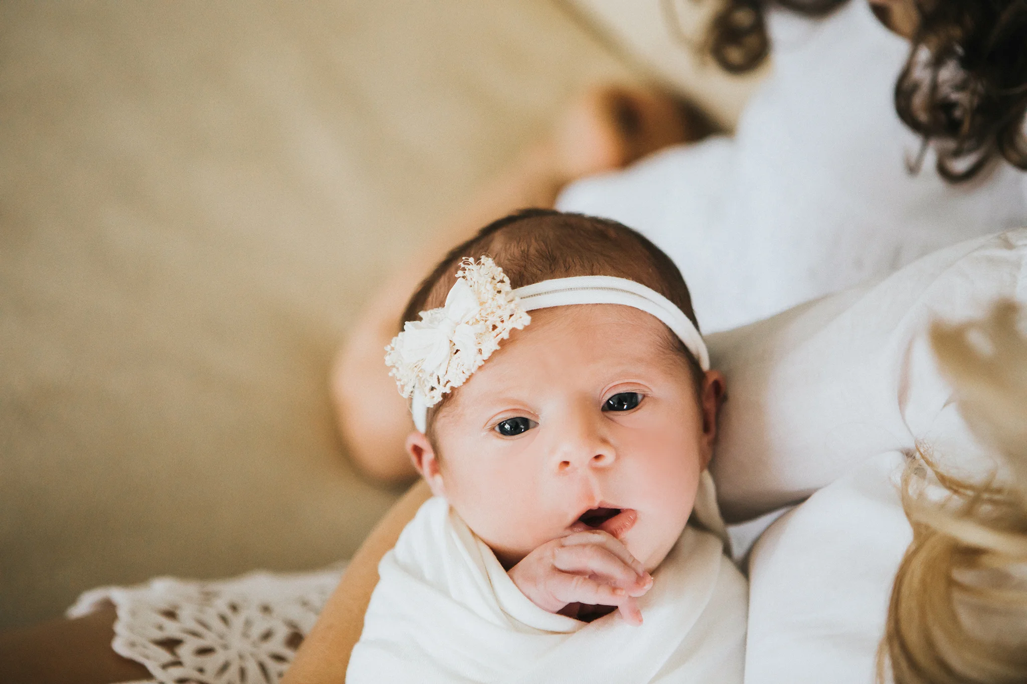 storiesbymintysnaps_arizonanewbornsession12.jpg