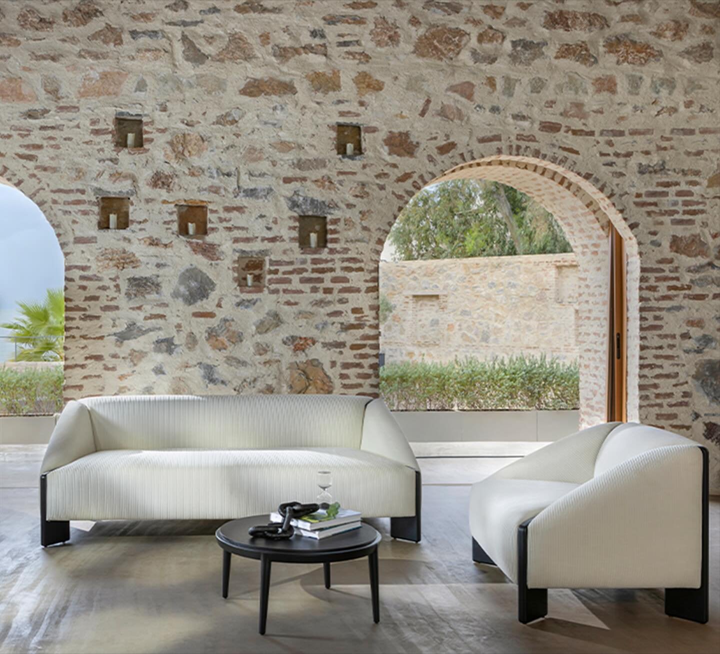 Designed by Matthew Goodrich and Hines Fischer for Parla, the Hew Collection truly stands out. Bold and substantial, Hew has a commanding presence, but in the most elevated, refined way. 😮&zwj;💨

Want to learn more about Hew? Send us a quick email 