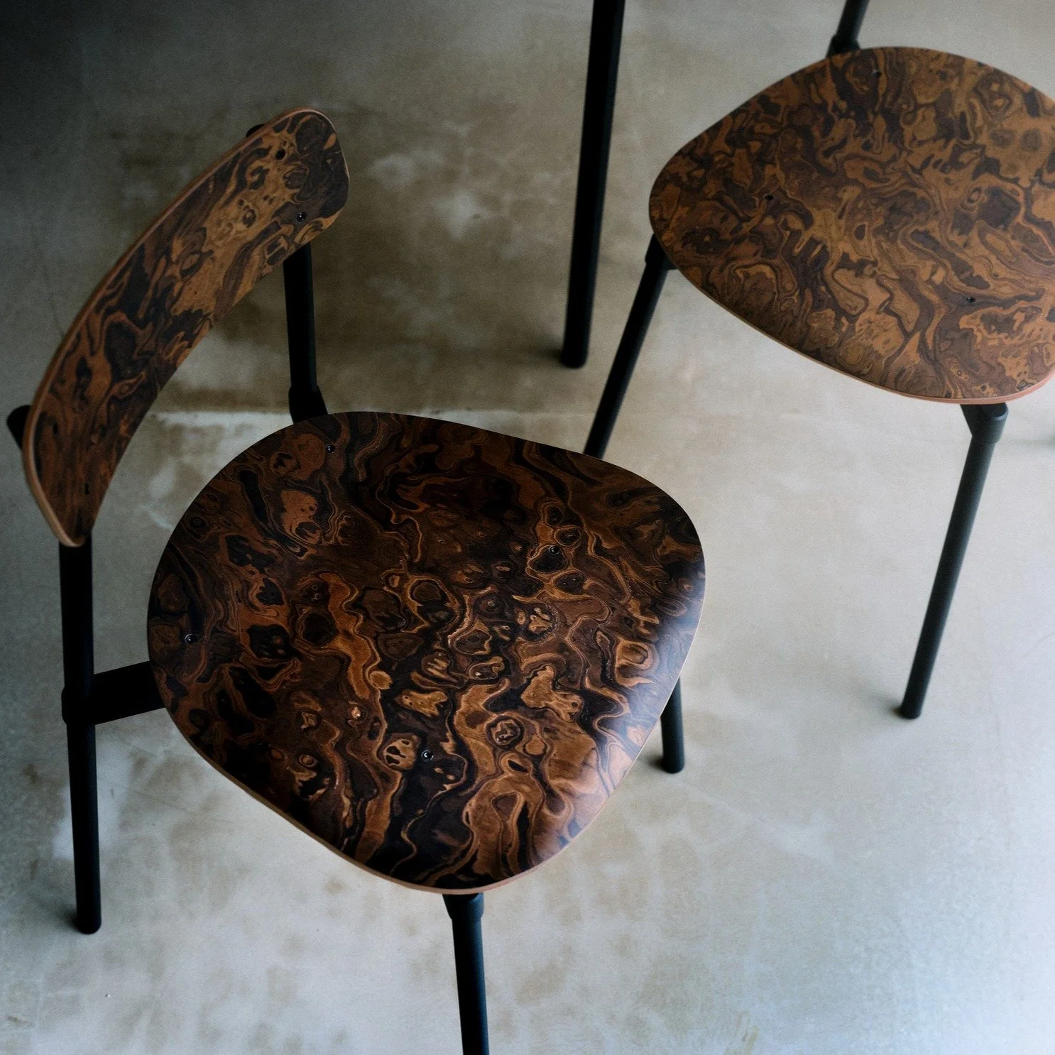 Just so dreamy.
I love how @petitefriture is not afraid to make a statement with different materials and finishes. The Fromme collection in California Burl and Alpi are the perfect reflection of Petite Friture&rsquo;s design spirit.

How fantastic! ?