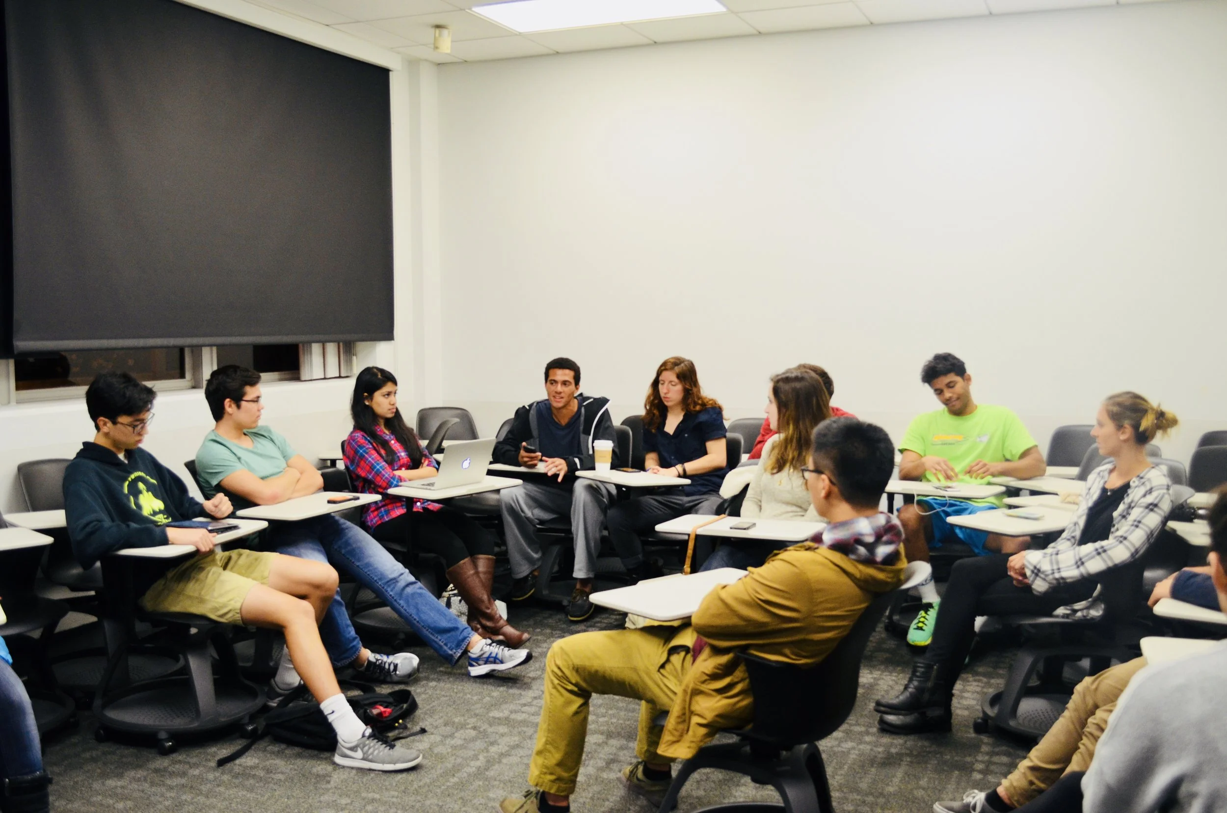 Discussing possible alternatives during a project meeting on campus.