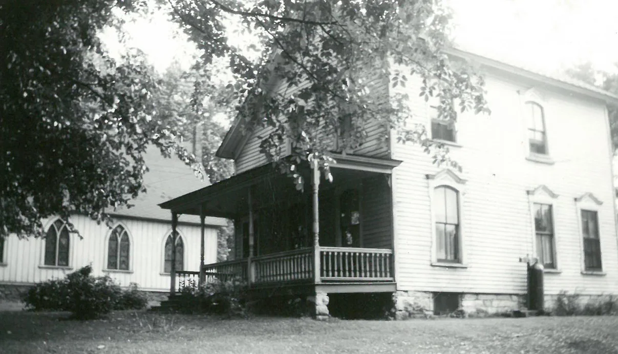 The former parsonage (“rectory”) to the north of the church (the sanctuary is visible on the left). Photo ca. 1940s.