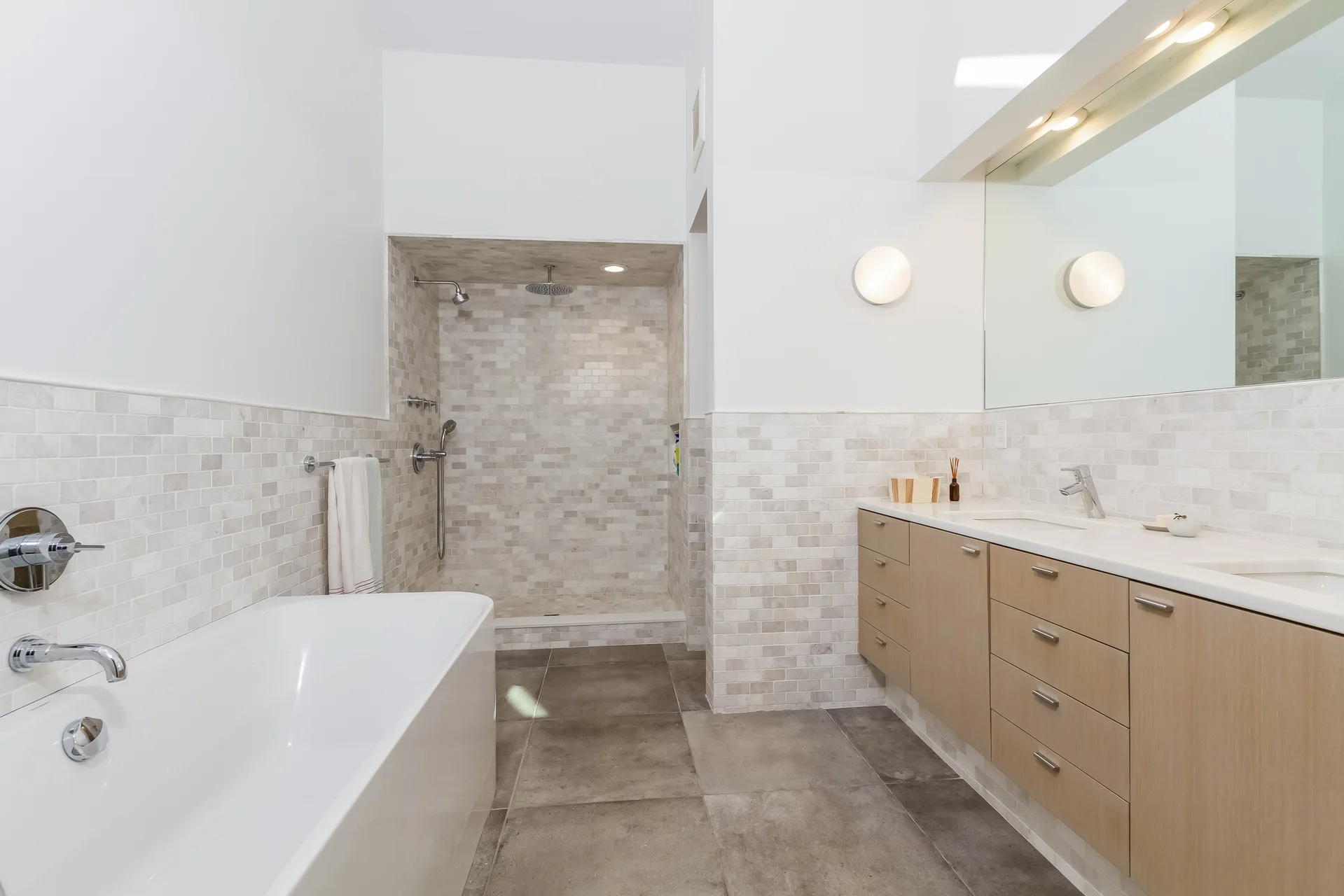023-Master_Bathroom-3917037-medium.jpg