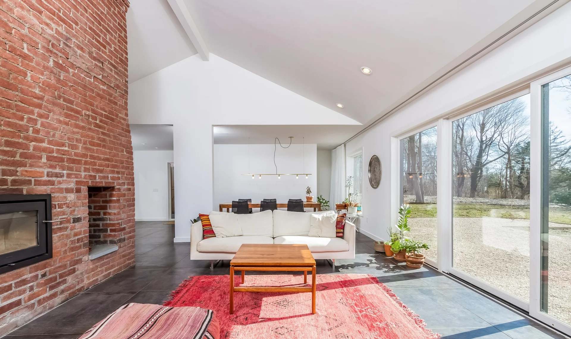 011-Living_Room-3917048-medium.jpg