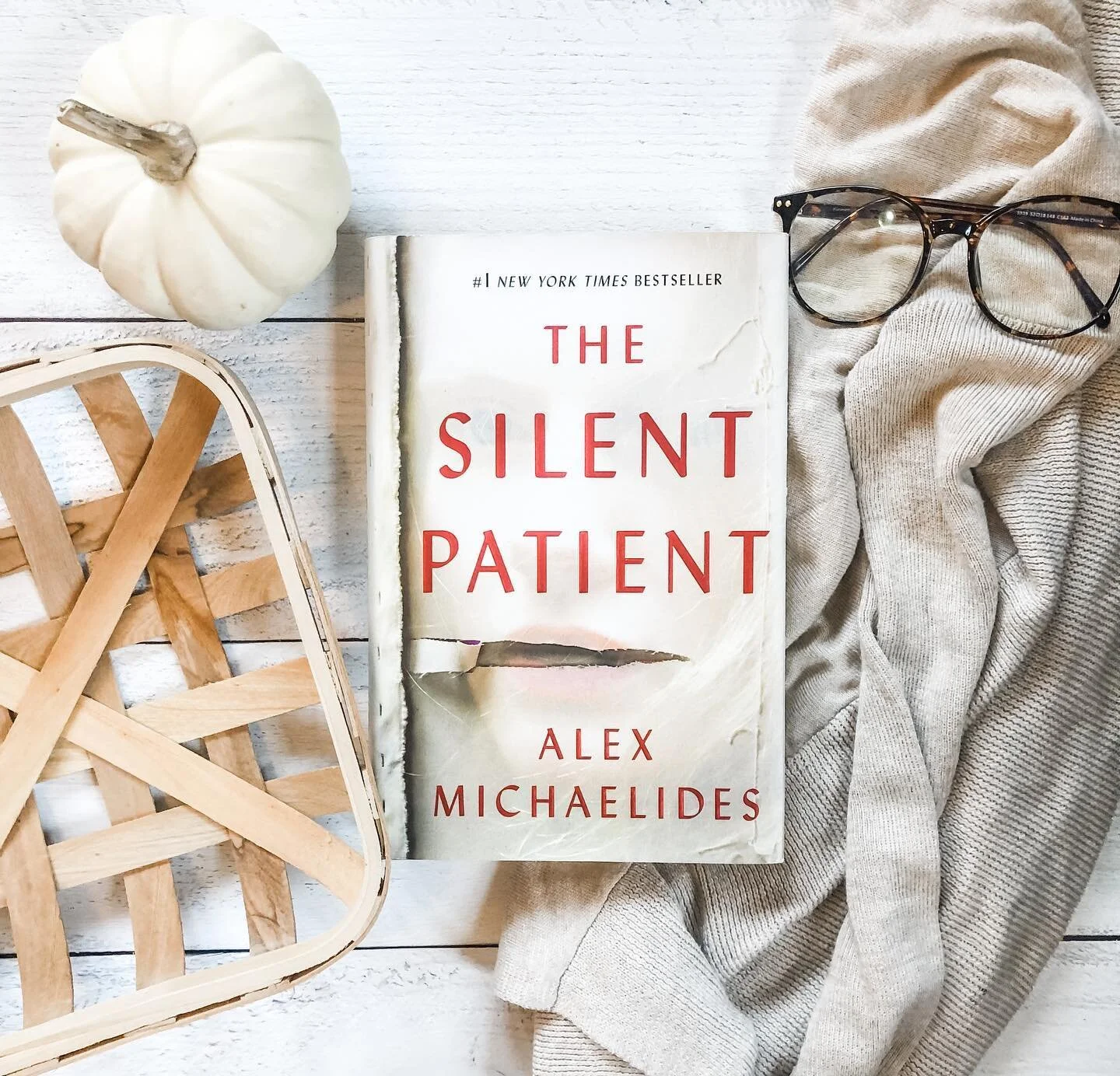 SEPTEMBER 2020 // The Silent Patient, by Alex Michaelides ✨
.

Alicia Berenson&rsquo;s life is seemingly perfect. A famous painter married to an in-demand fashion photographer, she lives in a grand house with big windows overlooking a park in one of 