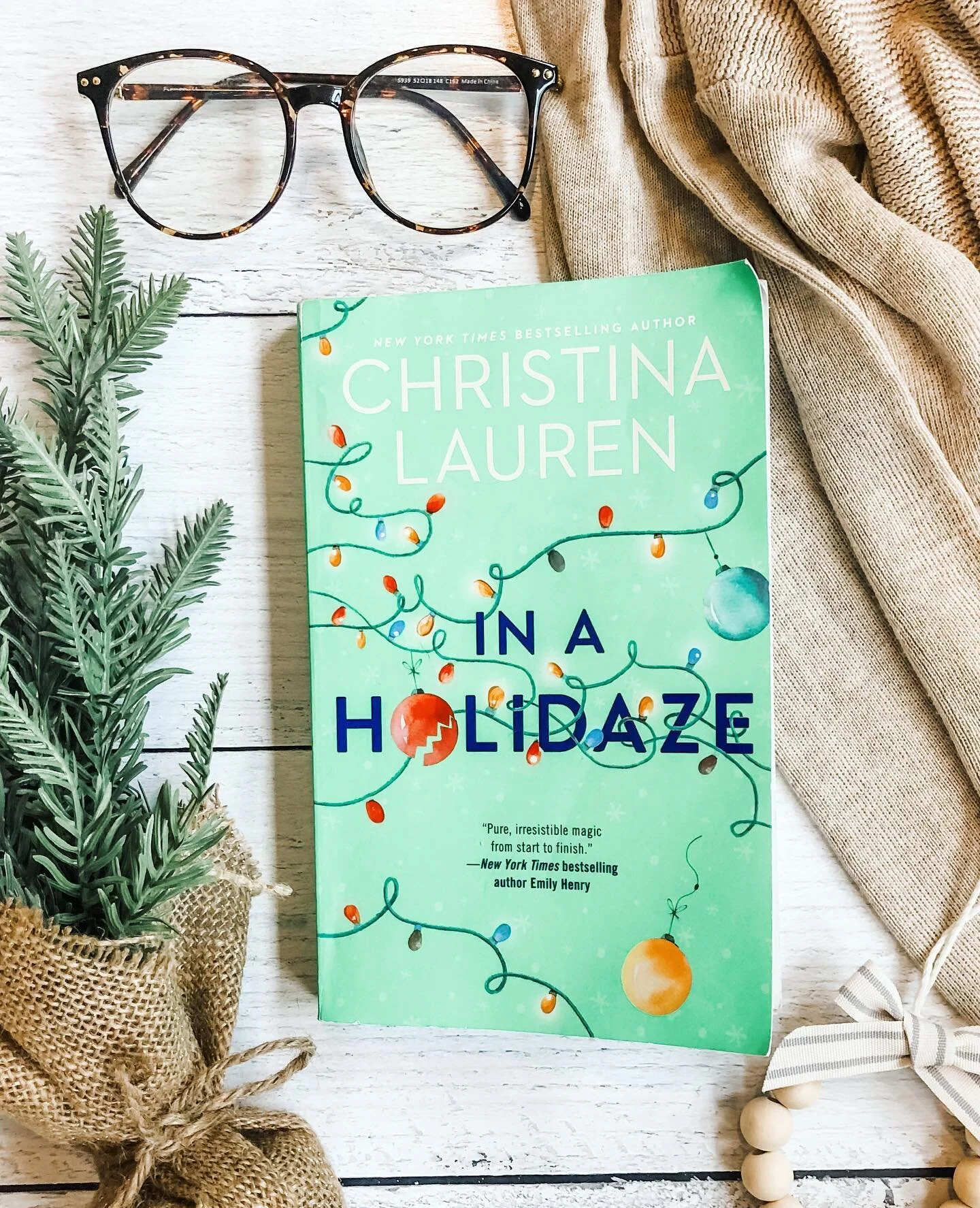 DECEMBER 2020: In a Holidaze, by Christina Lauren ✨
.
It&rsquo;s the most wonderful time of the year&hellip;but not for Maelyn Jones. She&rsquo;s living with her parents, hates her going-nowhere job, and has just made a romantic error of epic proport