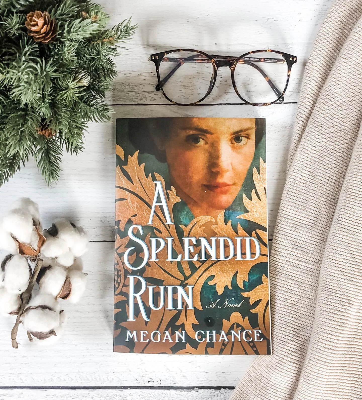 JANUARY 2021: A Splendid Ruin, by Megan Chance ✨
.
A mesmerizing novel of dark family secrets and a young woman&rsquo;s rise and revenge set against the backdrop of the devastating 1906 San Francisco earthquake.

The eve of destruction. After her mot