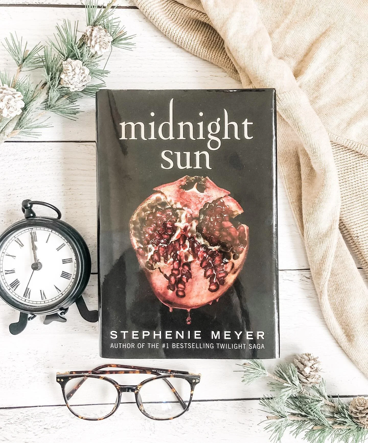 FEBRUARY 2021: Midnight Sun, by Stephenie Meyer ✨
.
When Edward Cullen and Bella Swan met in Twilight, an iconic love story was born. But until now, fans have heard only Bella's side of the story. At last, readers can experience Edward's version in t