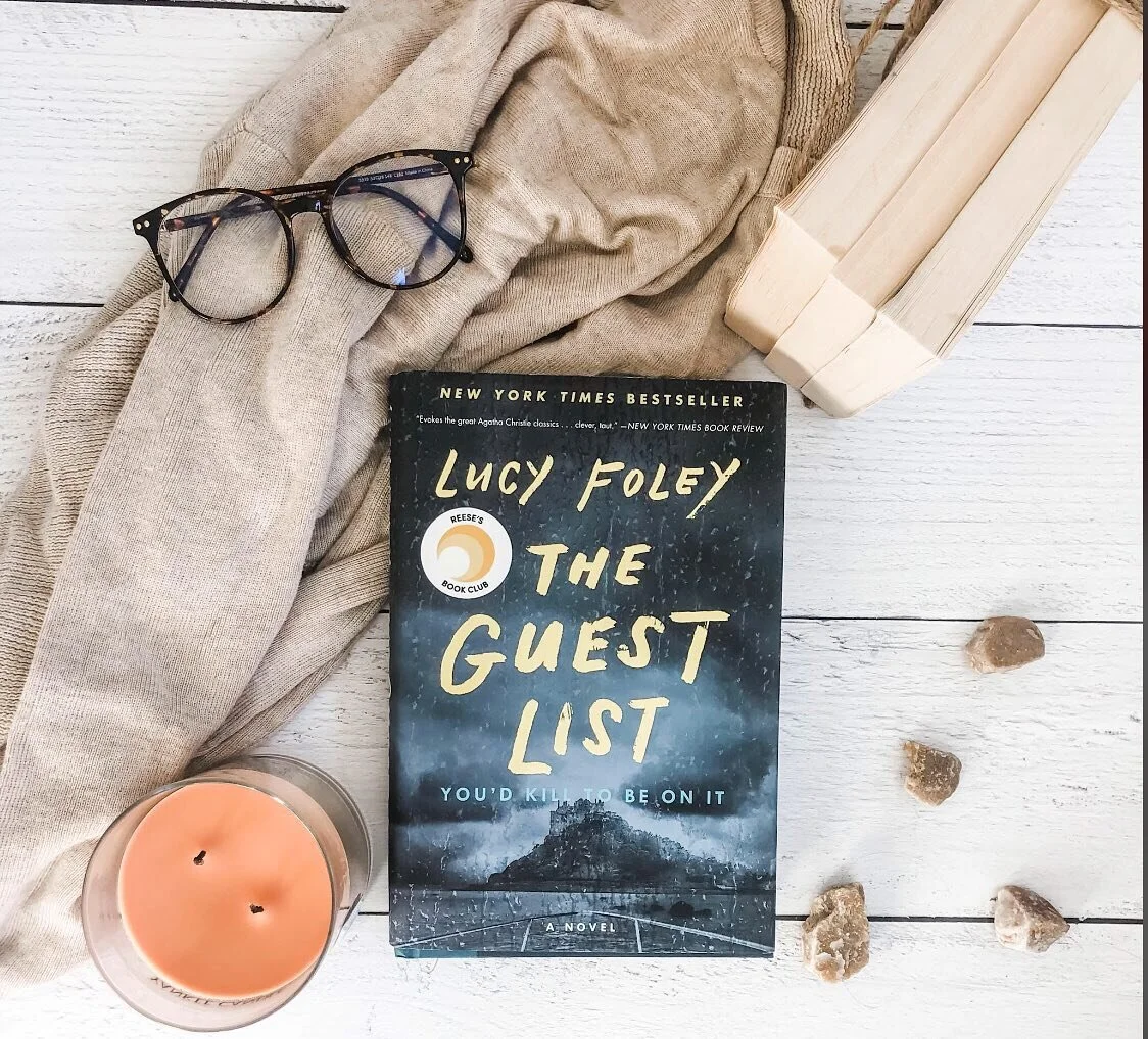 AUGUST 2020 // The Guest List, by Lucy Foley ✨
.
The bride &ndash; The plus one &ndash; The best man &ndash; The wedding planner &ndash; The bridesmaid &ndash; The body

On an island off the coast of Ireland, guests gather to celebrate two people joi