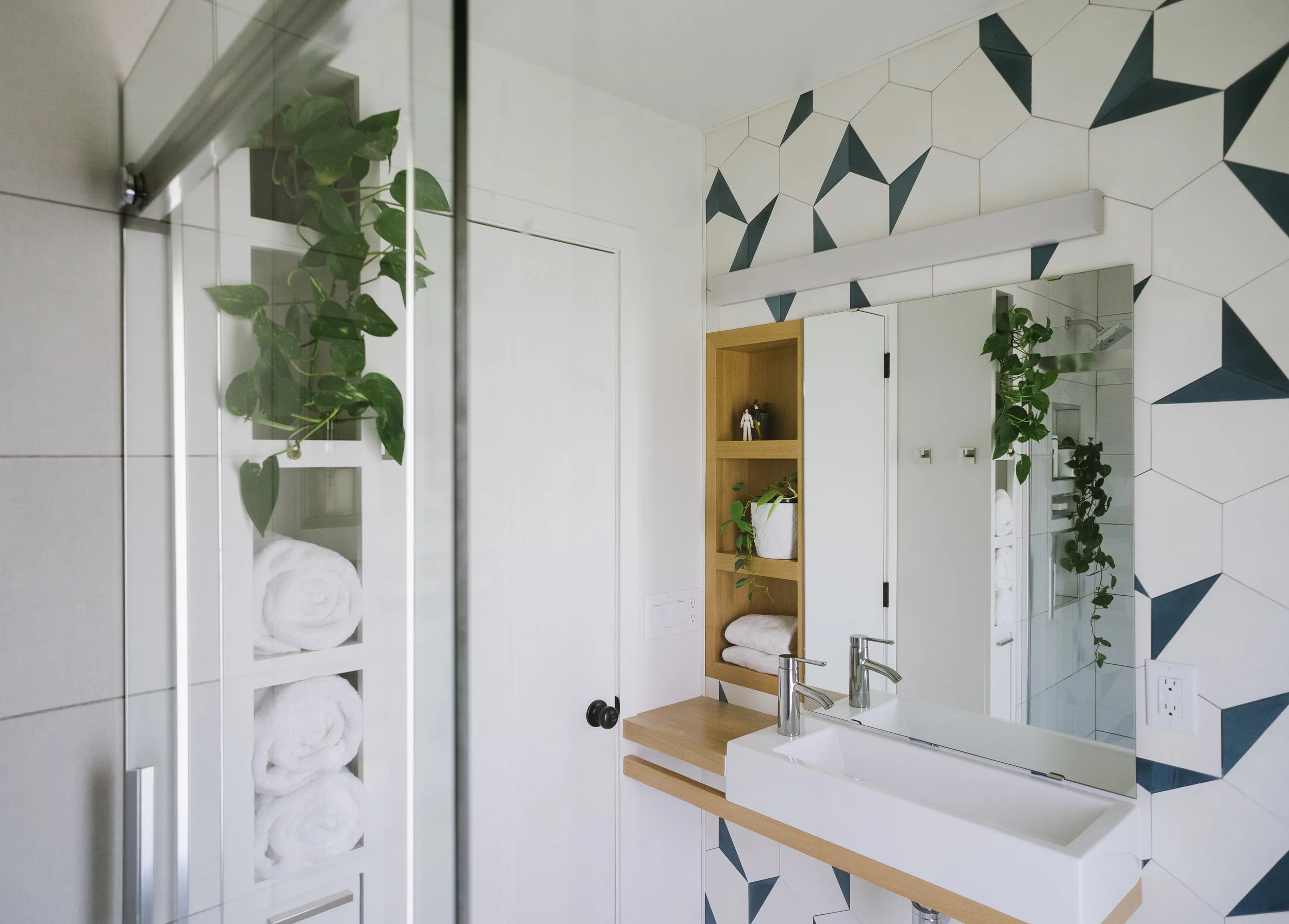 8907 Logan Bathroom-13.jpg