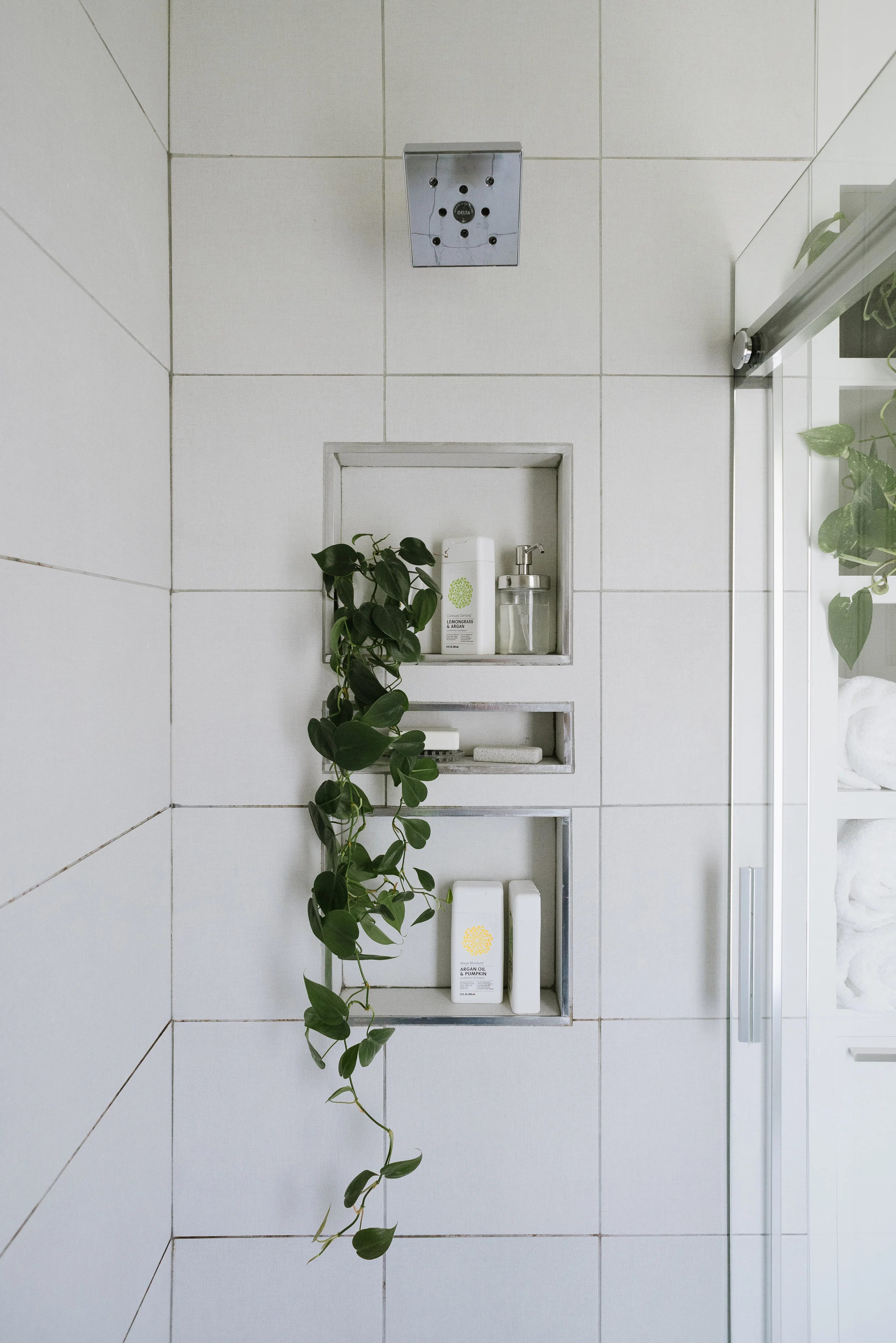 8907 Logan Bathroom-9.jpg