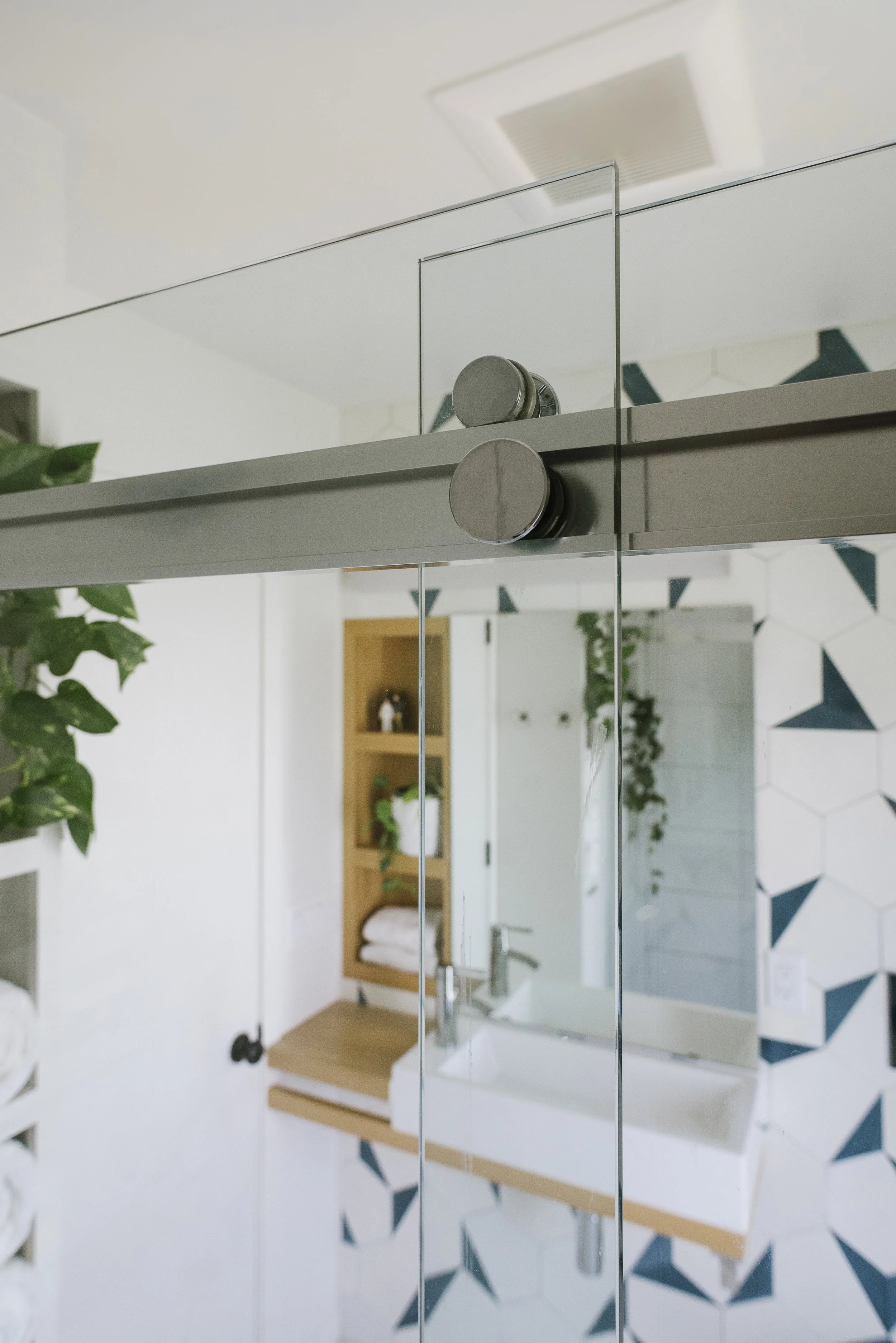 8907 Logan Bathroom-11.jpg