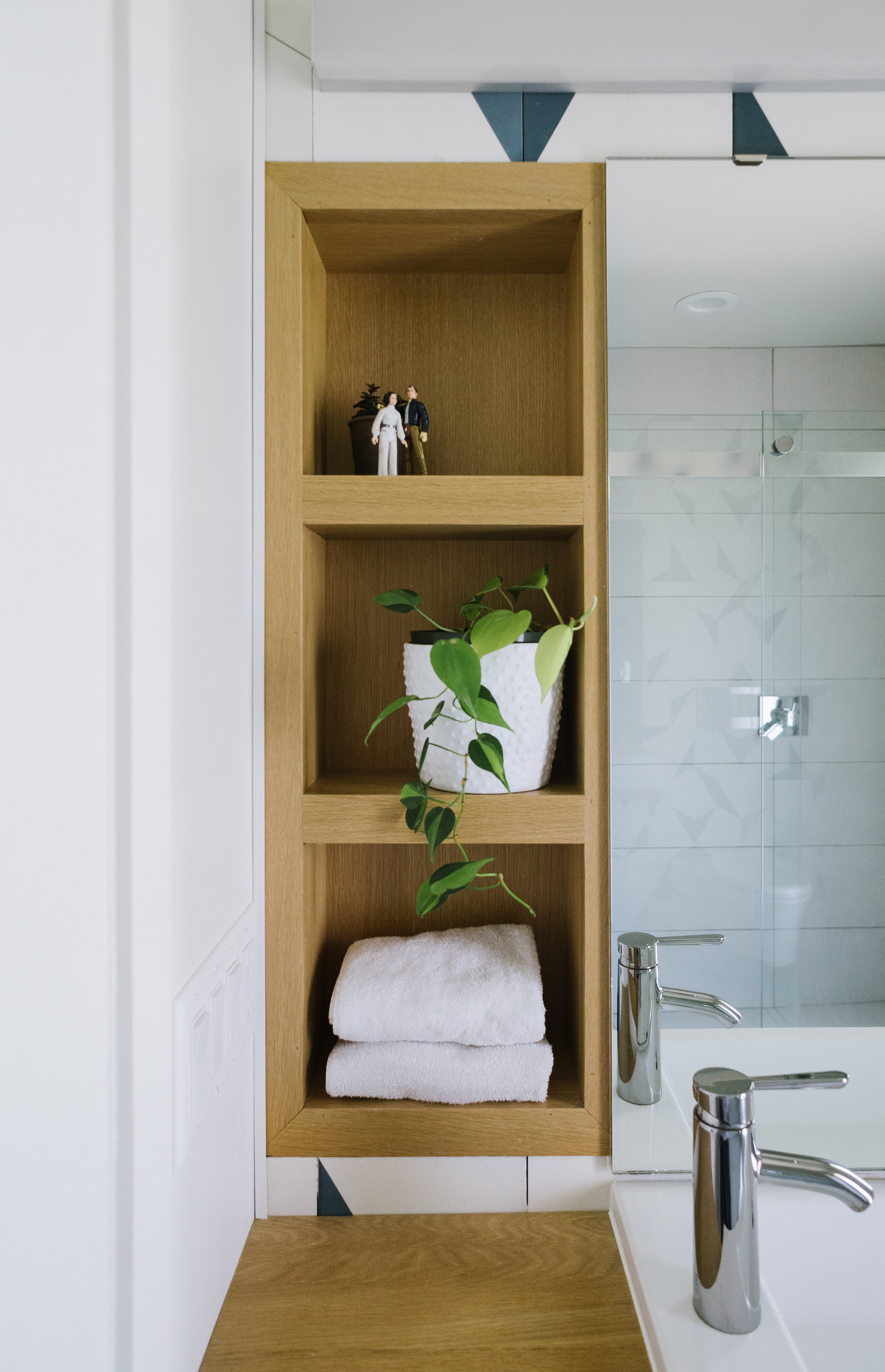 8907 Logan Bathroom-2.jpg