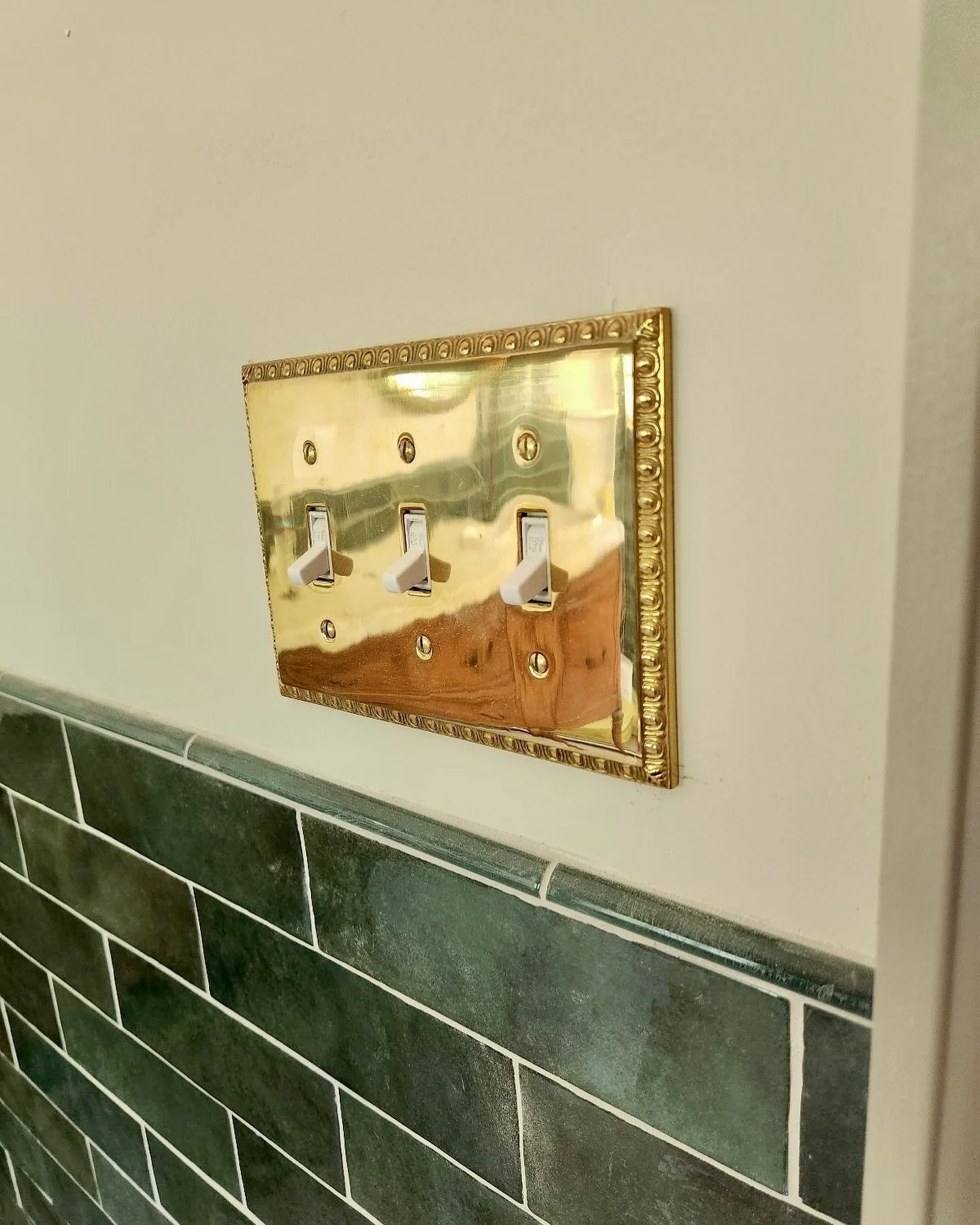 🏡✨Sneak peek!! Stay tuned for the grand reveal of this remodel! 
#knoxvilletn #knoxville #knoxvilletennessee #knoxrocks #tennessee #knox #easttennessee #ilovelocalknoxville #knoxvillebusiness #westknoxlife #northknoxville #govols #eastknox #RockyTo