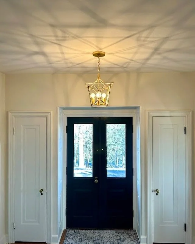 🤩✨Don’t underestimate the power of a stunning entryway - it’s the first impression that sets the tone for your home’s story!! 
#knoxvilletn #knoxville #knoxvilletennessee #knoxrocks #tennessee #knox #easttennessee #ilovelocalknoxv