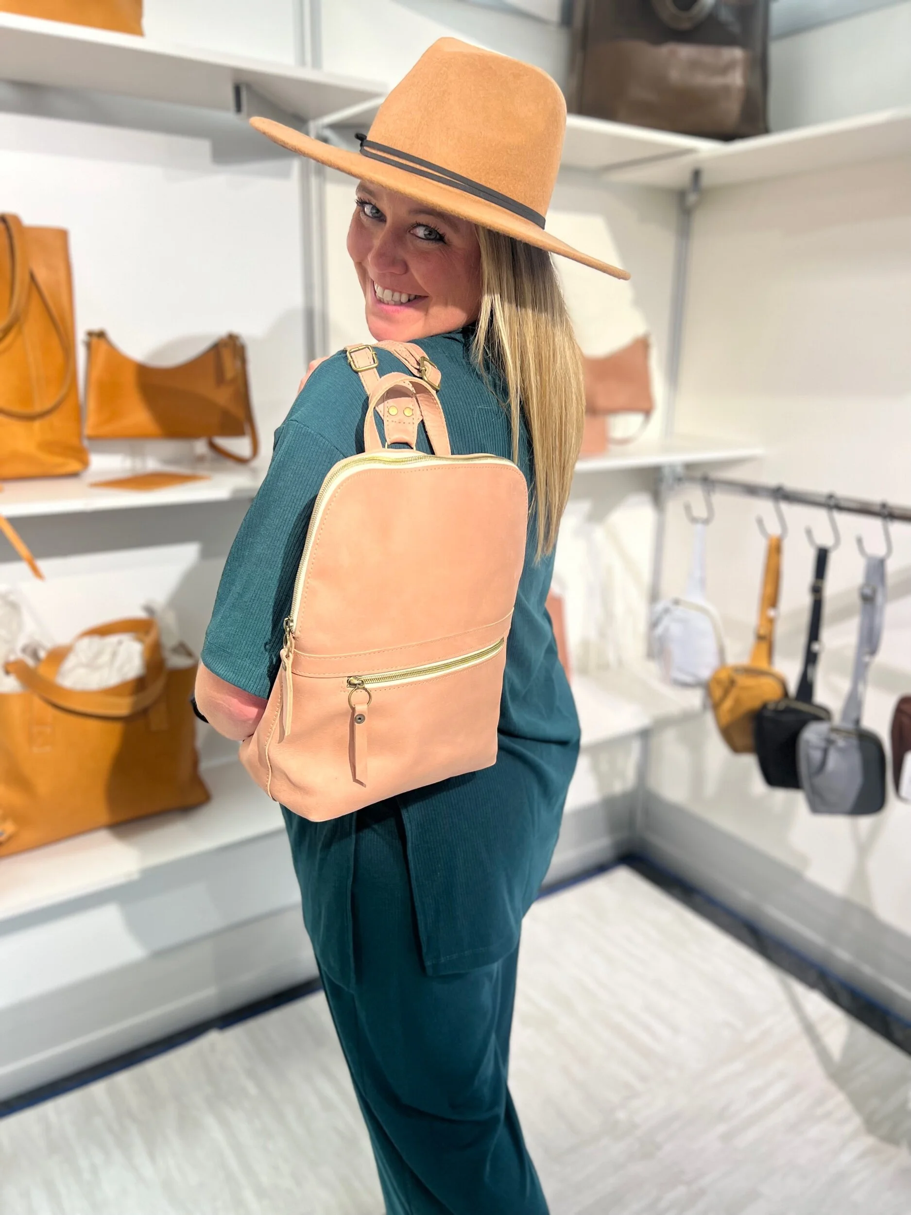 0AC84343-0005-4B4A-ADF4-469699A3F542