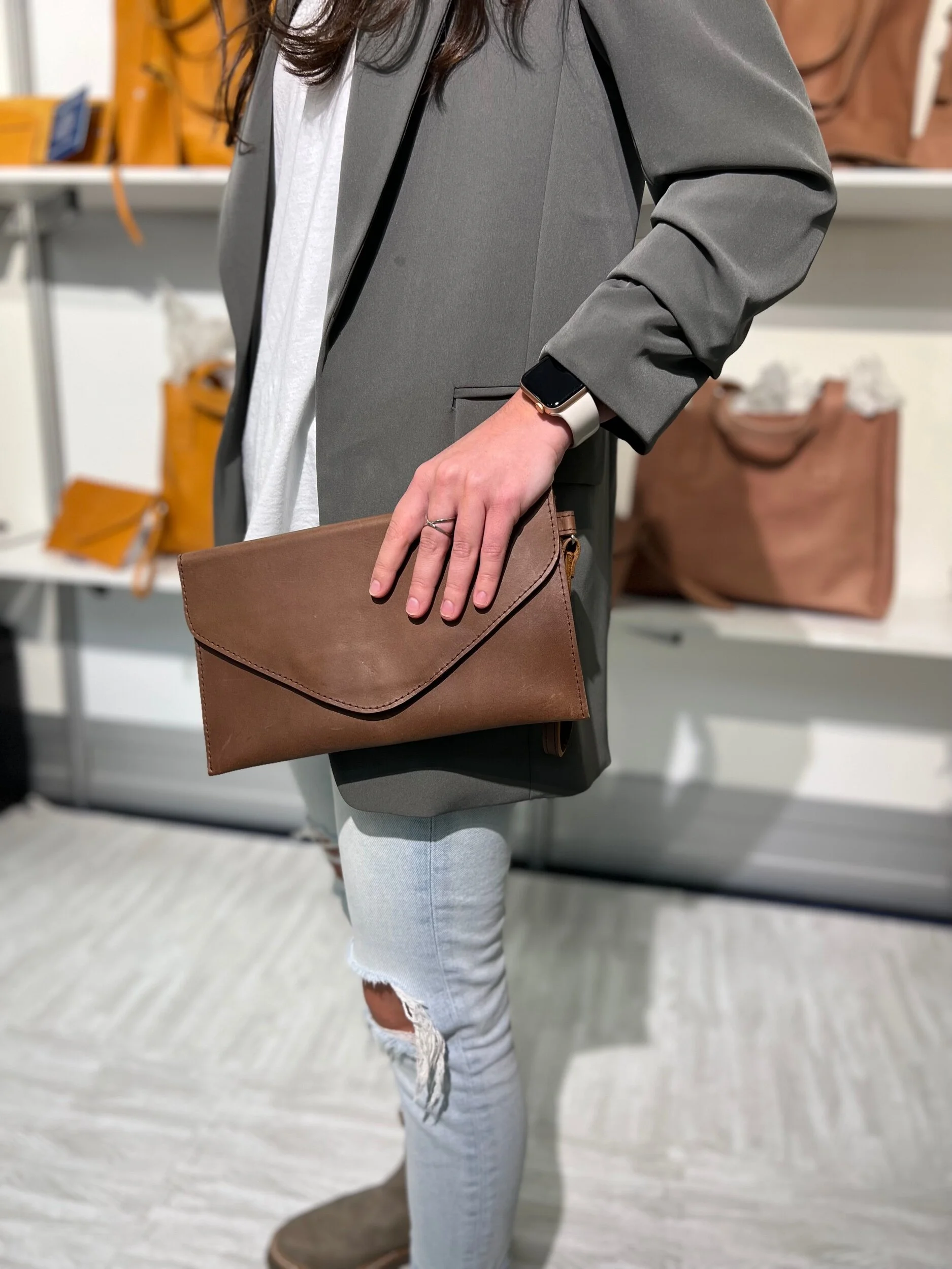 5D4F5AEA-338A-451E-AEE8-12015D9251F6