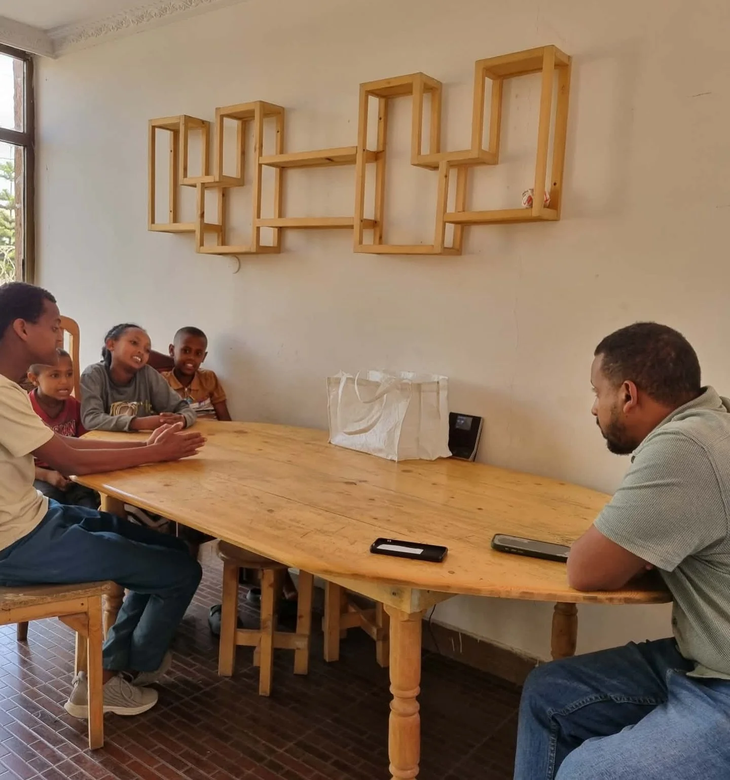 First they tried to sneak a pool into the building plans.

Yes, really.
A petition.
Signatures.
A formal delivery to the general contractor.

No pool. 🚫

So now they&rsquo;ve moved on to phase two:
Henok across the table.
Serious negotiations.
A uni