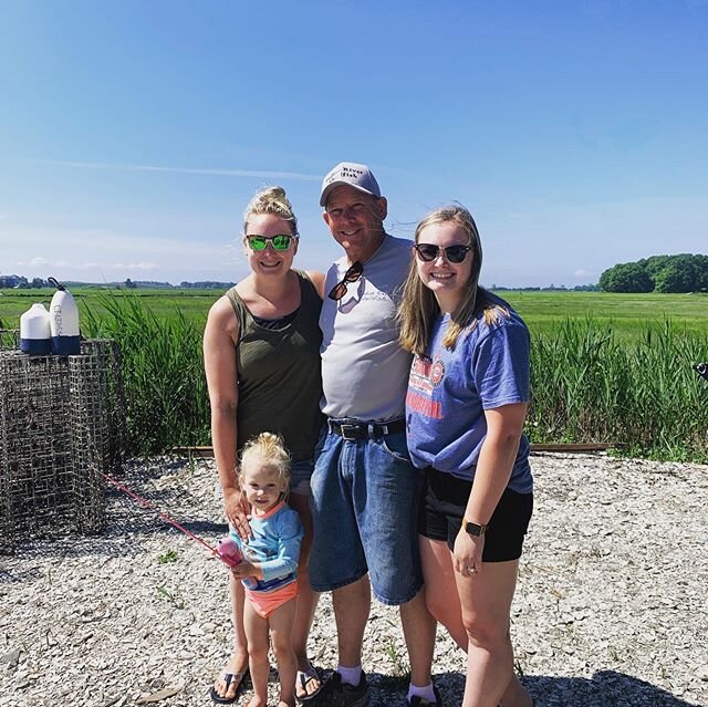 Happy Father’s Day to our oyster farming dads and all of you fathers out there! Hope it’s a good one!
•
•
•
#familybusiness #fathersday #familyiseverything #oysterfarming #dad #dads #hammonasset #shorelinect