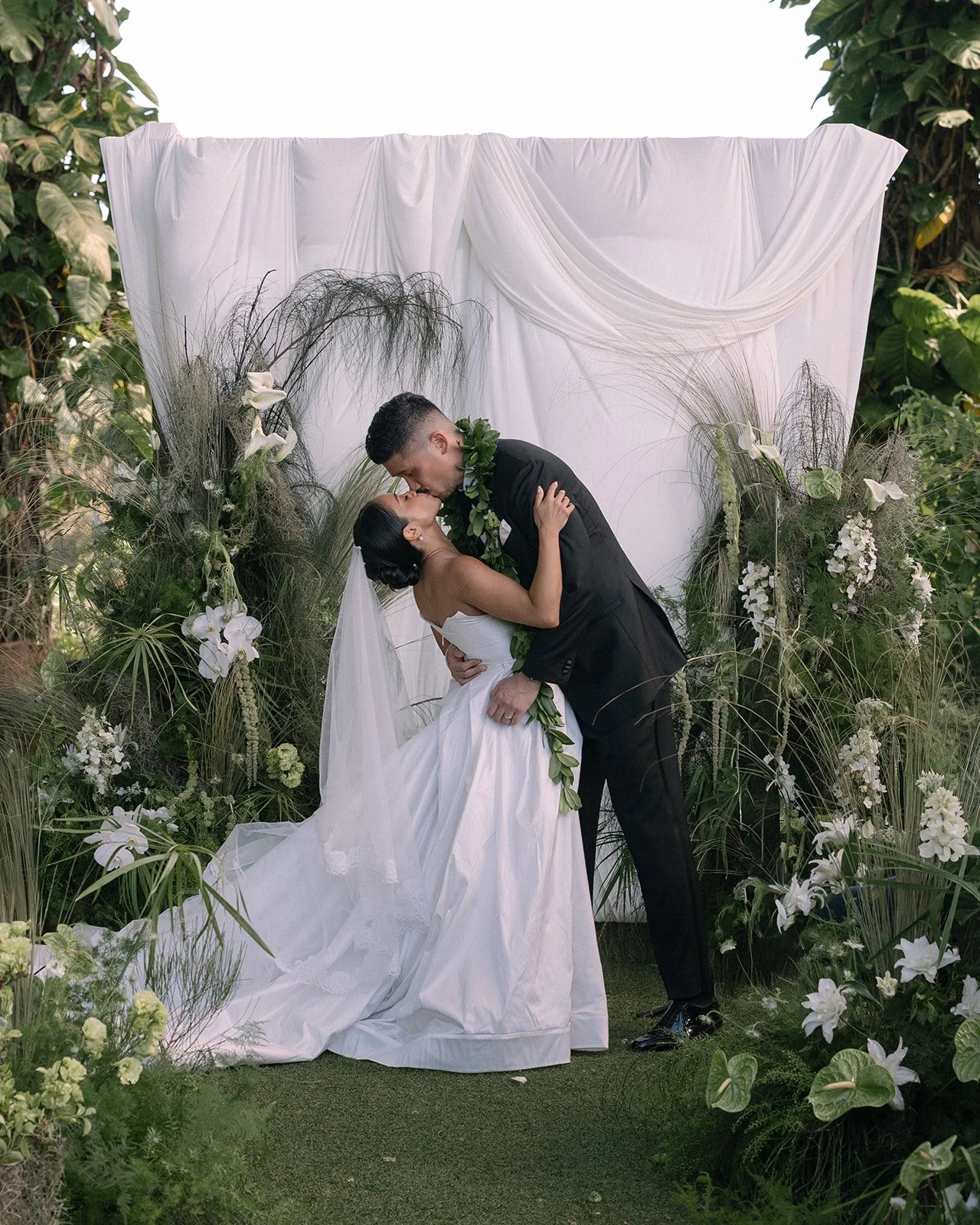 sunset-ranch-oahu-wedding (35).jpg