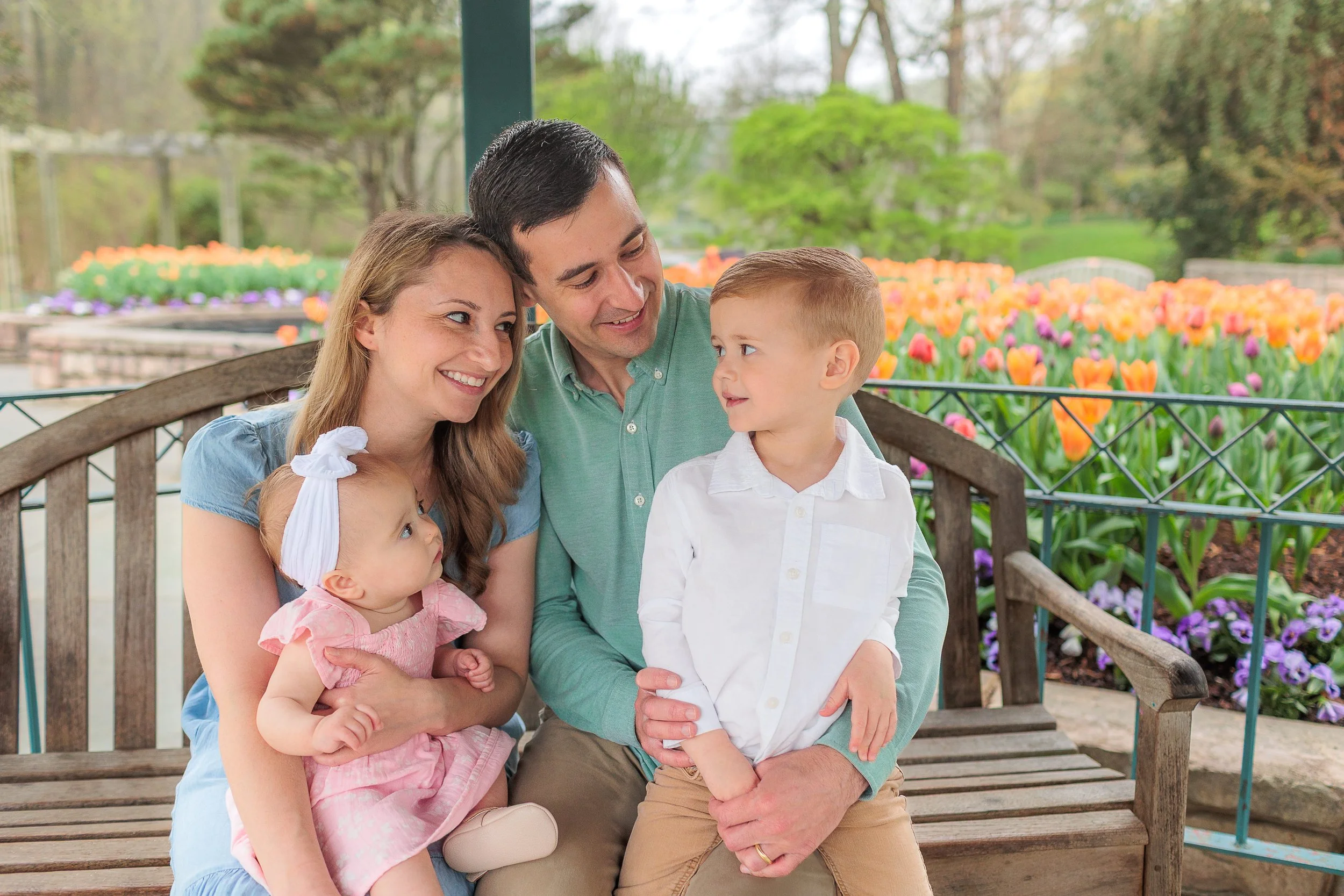 Spring family photo outfits