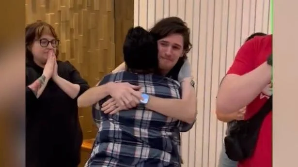 Apple Union Win Shows Labor Gains in Organizing-Resistant South