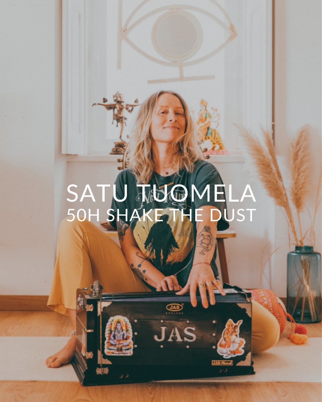 Satu @satuyoga  kommt wieder zu uns. ✨

Und mit ihr dieser besondere Raum zwischen Musik und Stille, Struktur und freier Bewegung, Klarheit und Gef&uuml;hl.

Shake the Dust ist f&uuml;r alle, die tiefer gehen m&ouml;chten.
Die Bewegung nicht nur anle