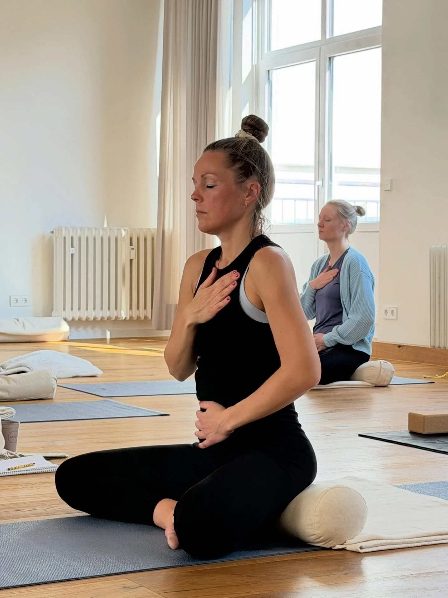 M&auml;rz im Studio. So darf sich ein Fr&uuml;hling anf&uuml;hlen. ☀️

Die 25h Pr&auml;natal Ausbildung hat einen Raum f&uuml;r Wissen, Austausch und feine Wahrnehmung geschaffen. Es ging um achtsame Begleitung, Vertrauen und darum, werdende M&uuml;t