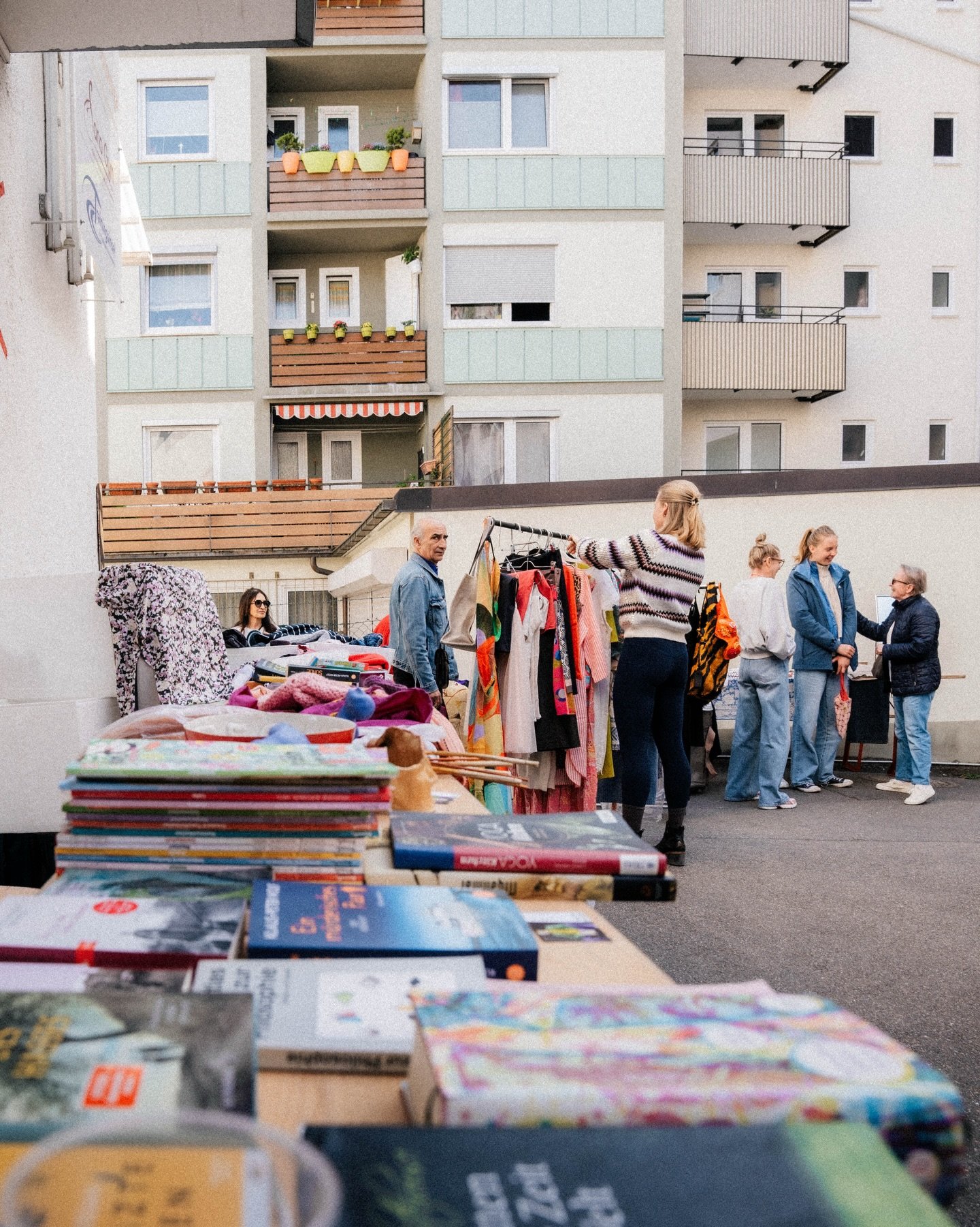Das war unser Flowmarkt ✨
Sch&ouml;n, dass ihr alle da wart und diesen Tag mit so viel Leben, Lachen und guter Energie gef&uuml;llt habt 💛

Zwischen kleinen Sch&auml;tzen, Gespr&auml;chen und vielen sch&ouml;nen Begegnungen ist ein Raum voller Verbi