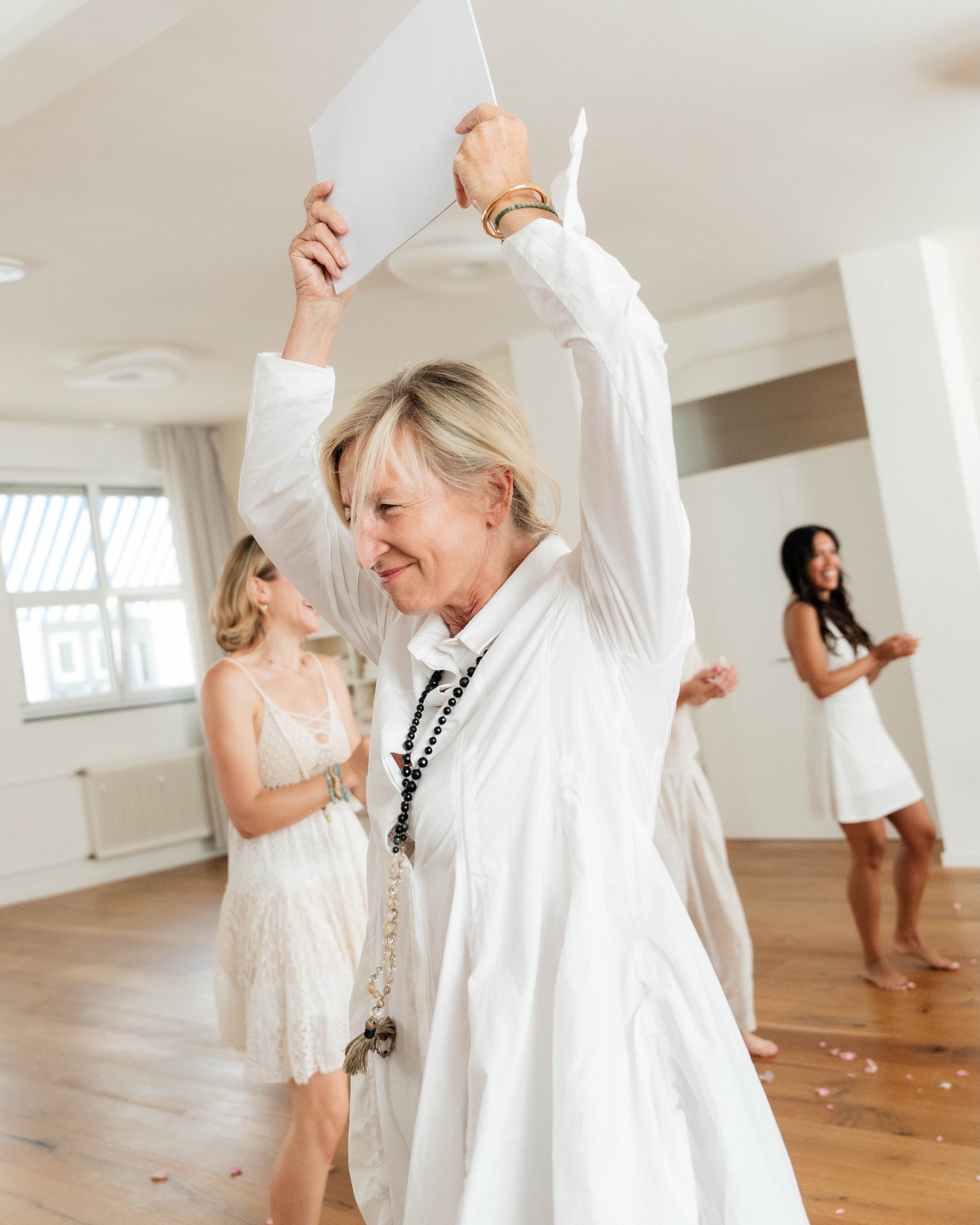 Recap Mai ✨

Was f&uuml;r ein wundersch&ouml;ner, lebendiger Monat voller Begegnungen, Wachstum und gemeinsamer Erfahrungen. 💛

Im Mai durften wir unser 300h Yoga Teacher Training Modul &bdquo;Expression&ldquo; erleben, beim Team Get Together mit Sh