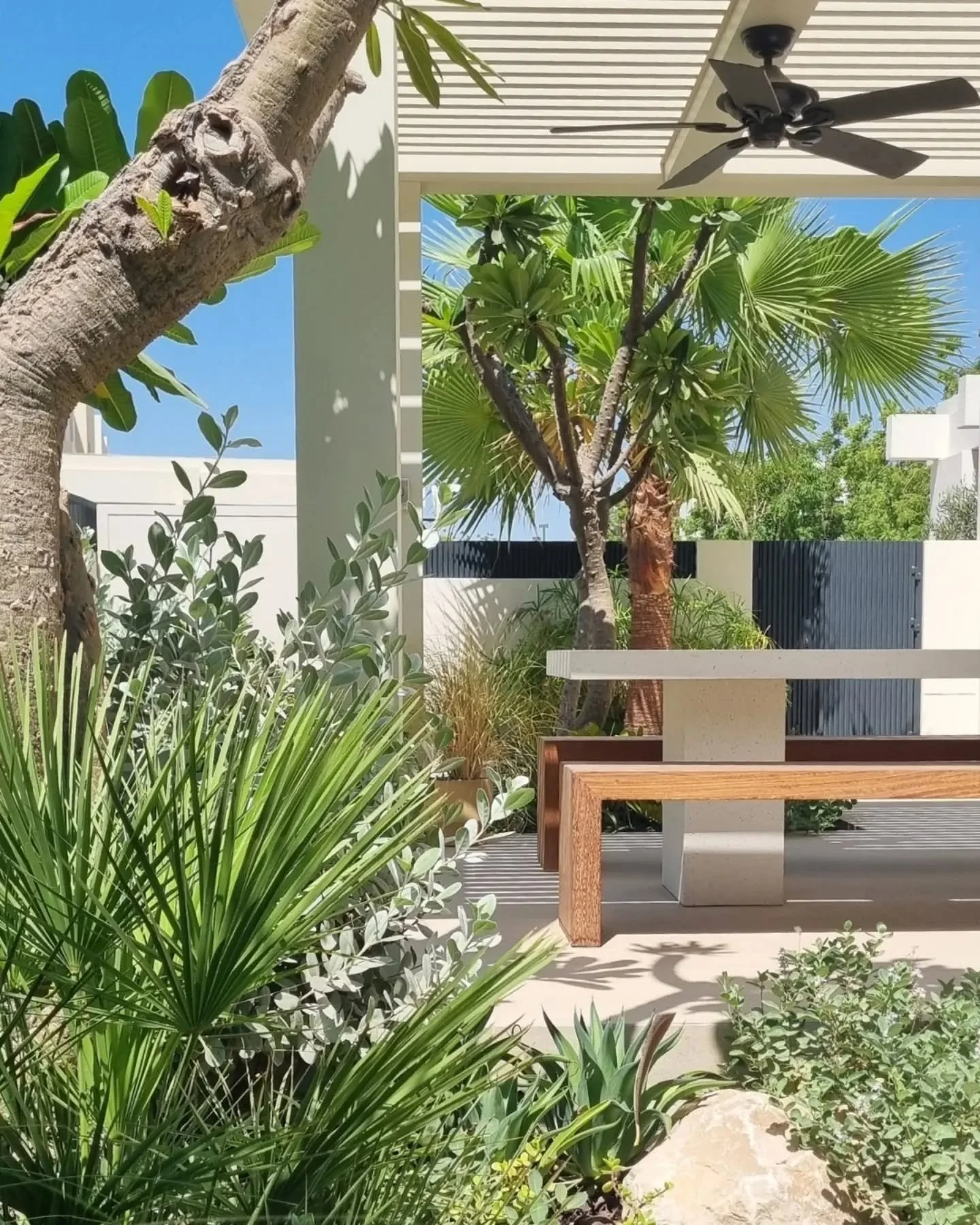 One of my favourite garden transformations from 2025.

We refined the existing layout, improved spatial clarity and upgraded key functional and material details.

We also improved the transitions and  overall coherence and finish.

We adjusted spatia