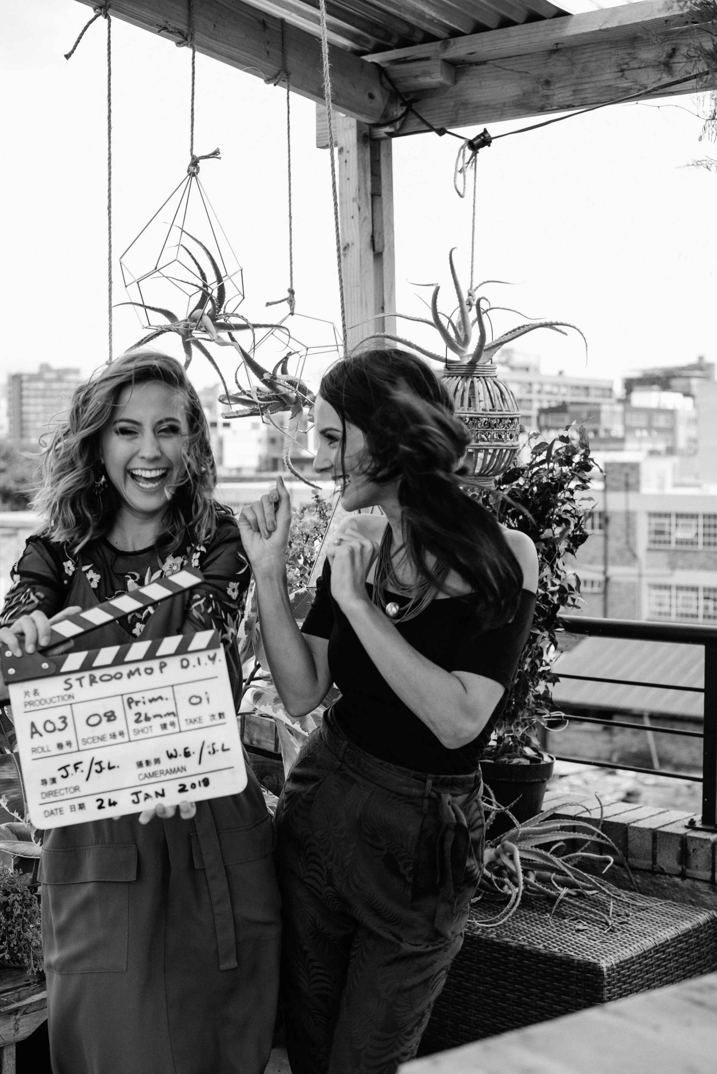 Donnalee Roberts kuier die week saam met Mila Guy tydens die sesde episode van "DIY for the Concrete Jungle". Hulle gesels oor stroomop-swem en Mila deel 'n oulike DIY-tip vir die vroue!