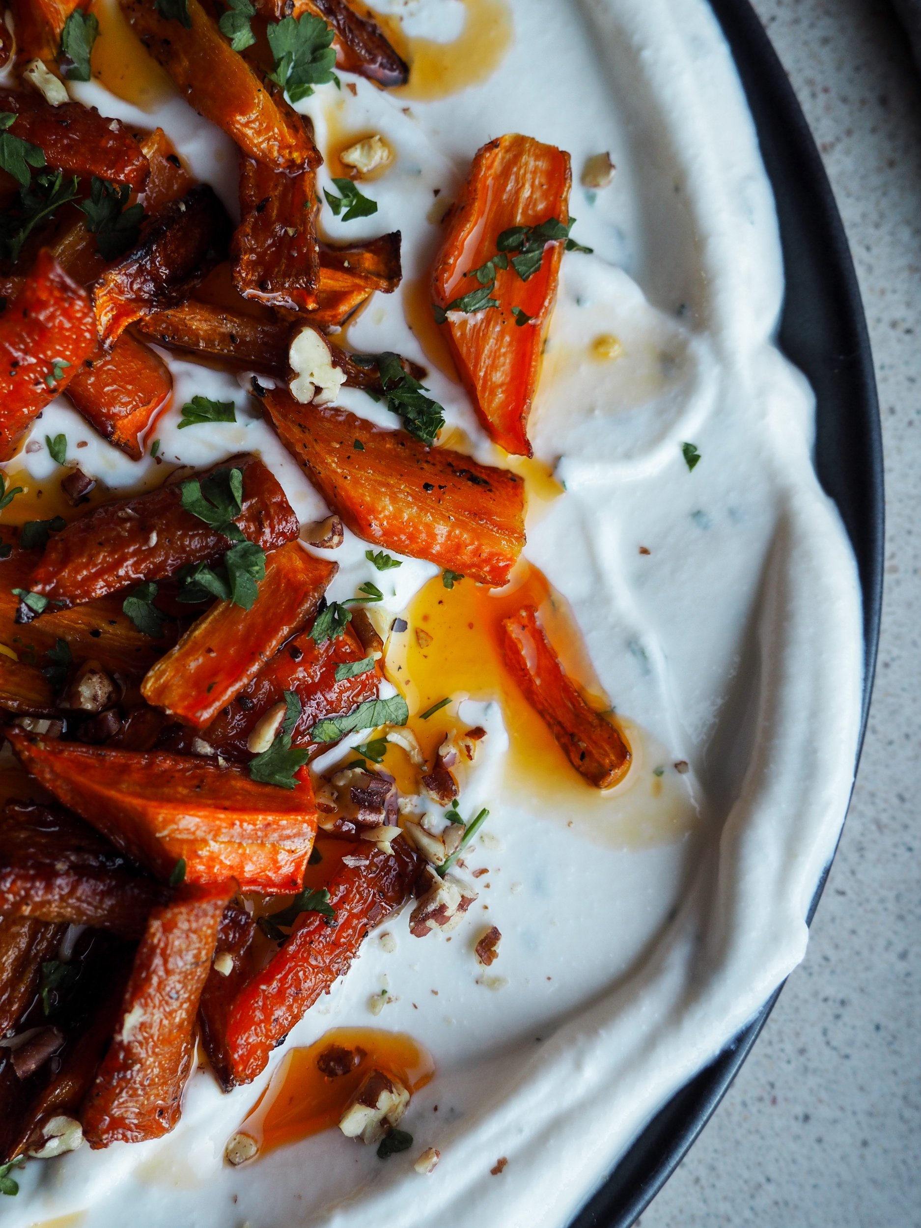 Ovnsbakte gulrøtter, pisket ricotta og paprikasmør